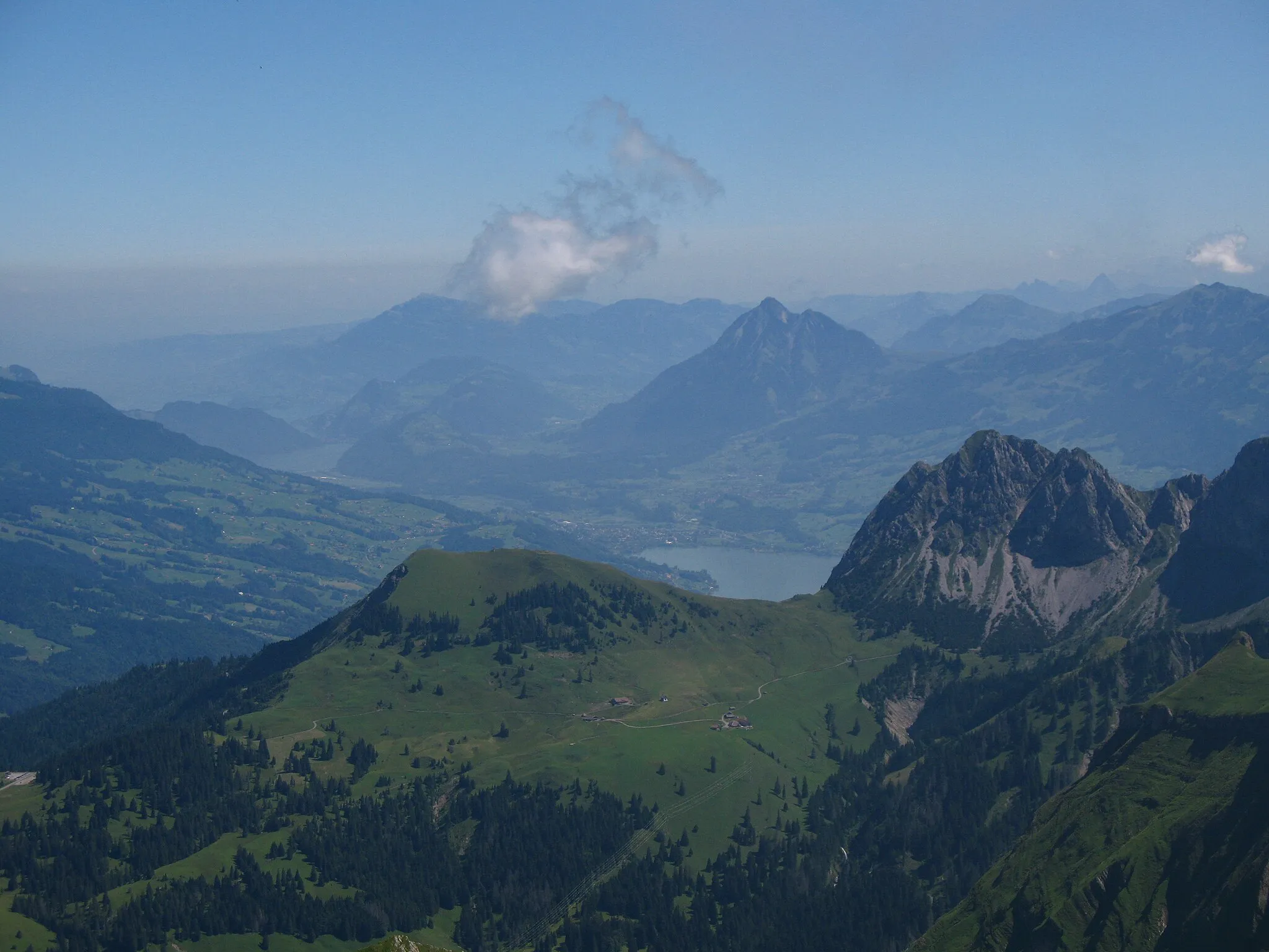 Photo showing: Sarnen am Lake Sarnen viewed from Rothorn, Brienz,
Switzerland