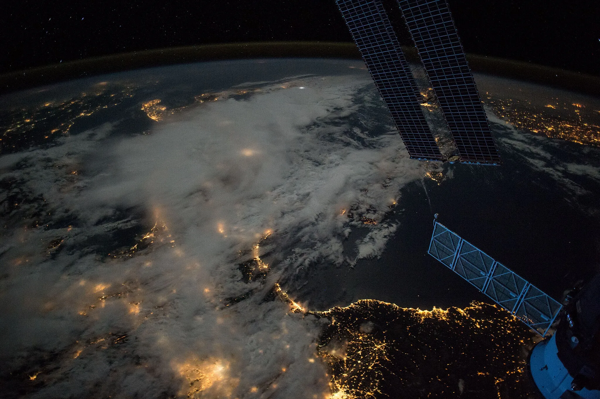 Photo showing: View of Earth taken during ISS Expedition 53.