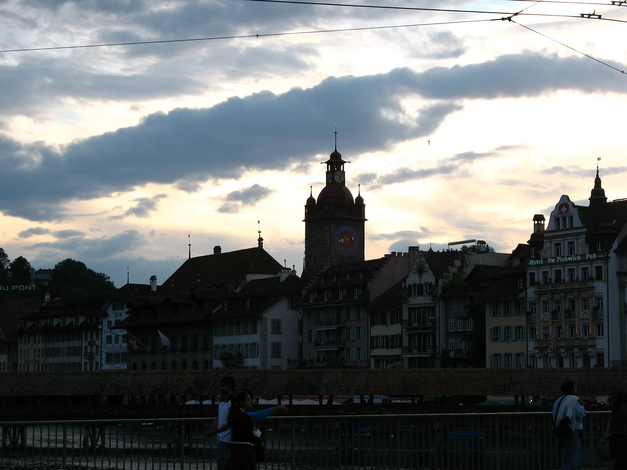 Photo showing: Chapel Bridge, City Hall, and Clocktower, Luzern,
Switzerland