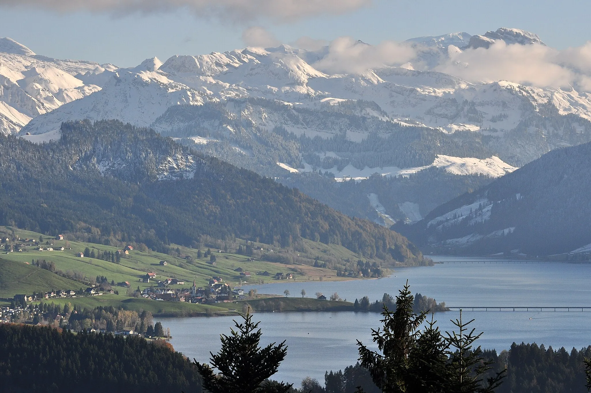 Photo showing: Sihlsee and Willerzell as seen from Etzel Kulm in Switzerland
