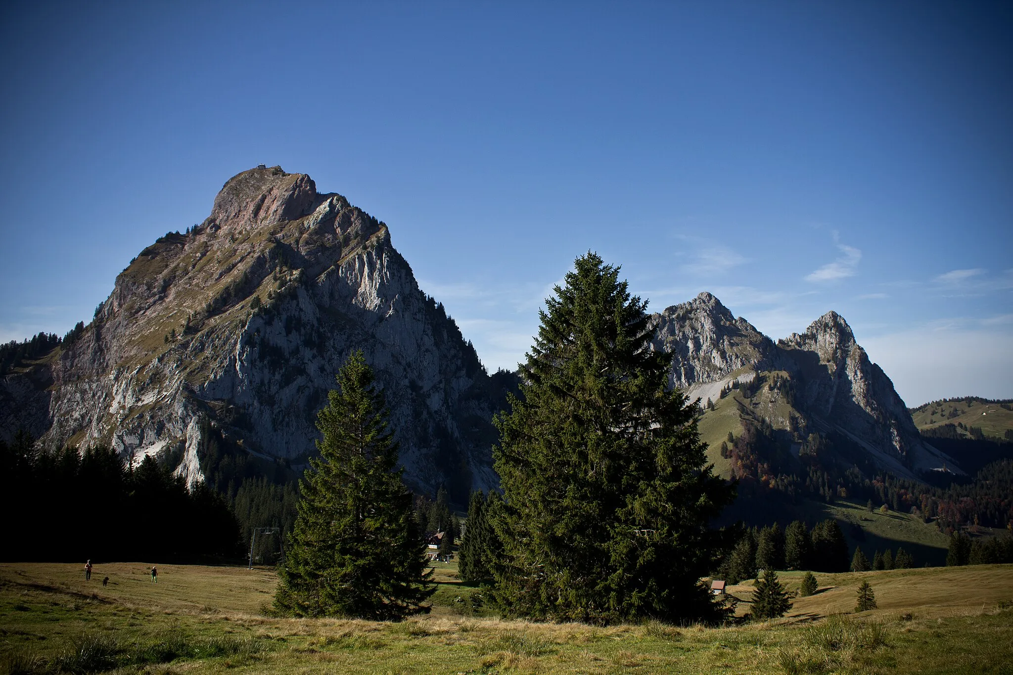 Photo showing: The "Grosser Mythen", "Kleiner Mythen" and "Haggenspitz" peaks in Central Switzerland.