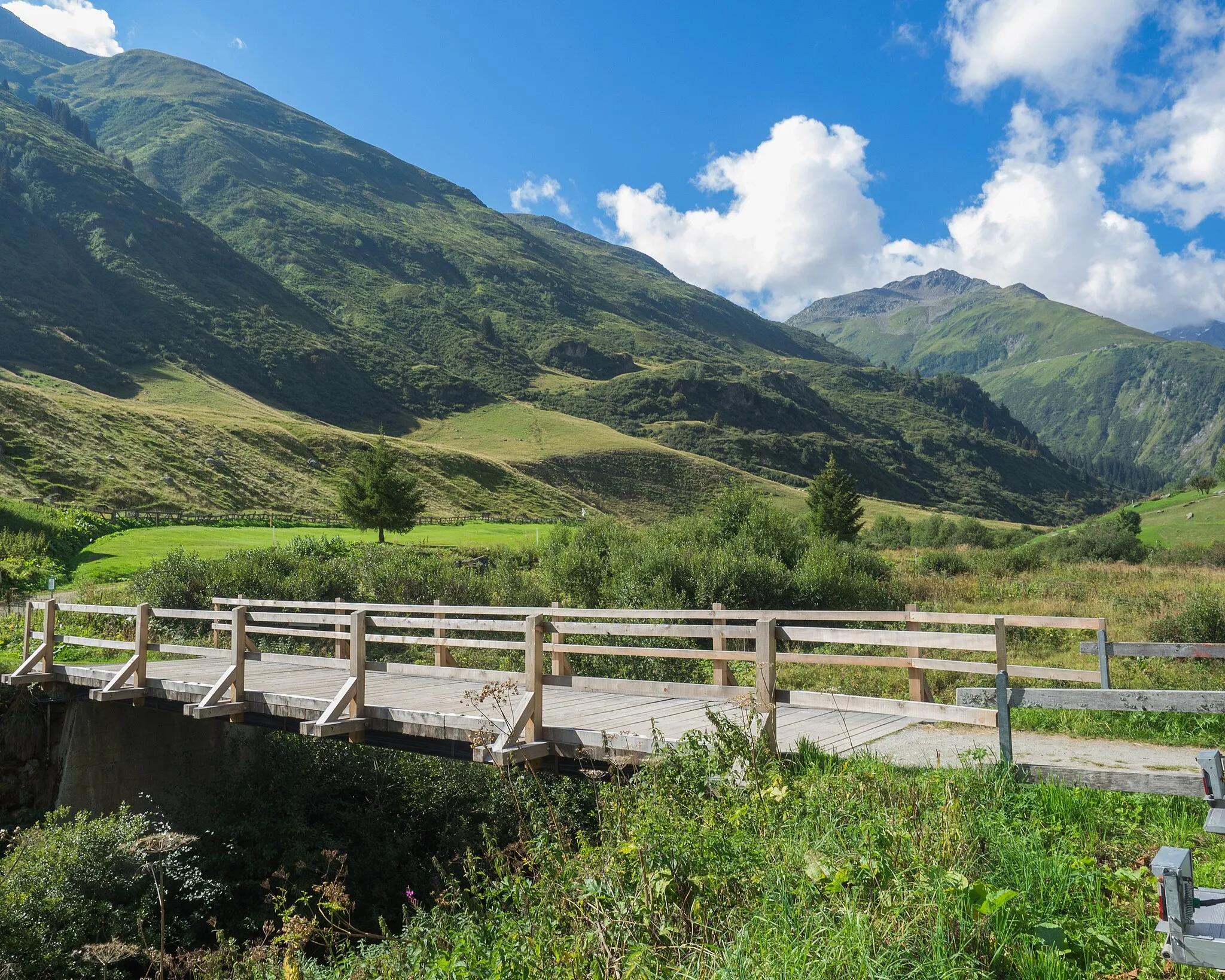 Photo showing: Surrein Road Bridge over the Vorderrhein River, Tujetsch, Grisons, Switzerland