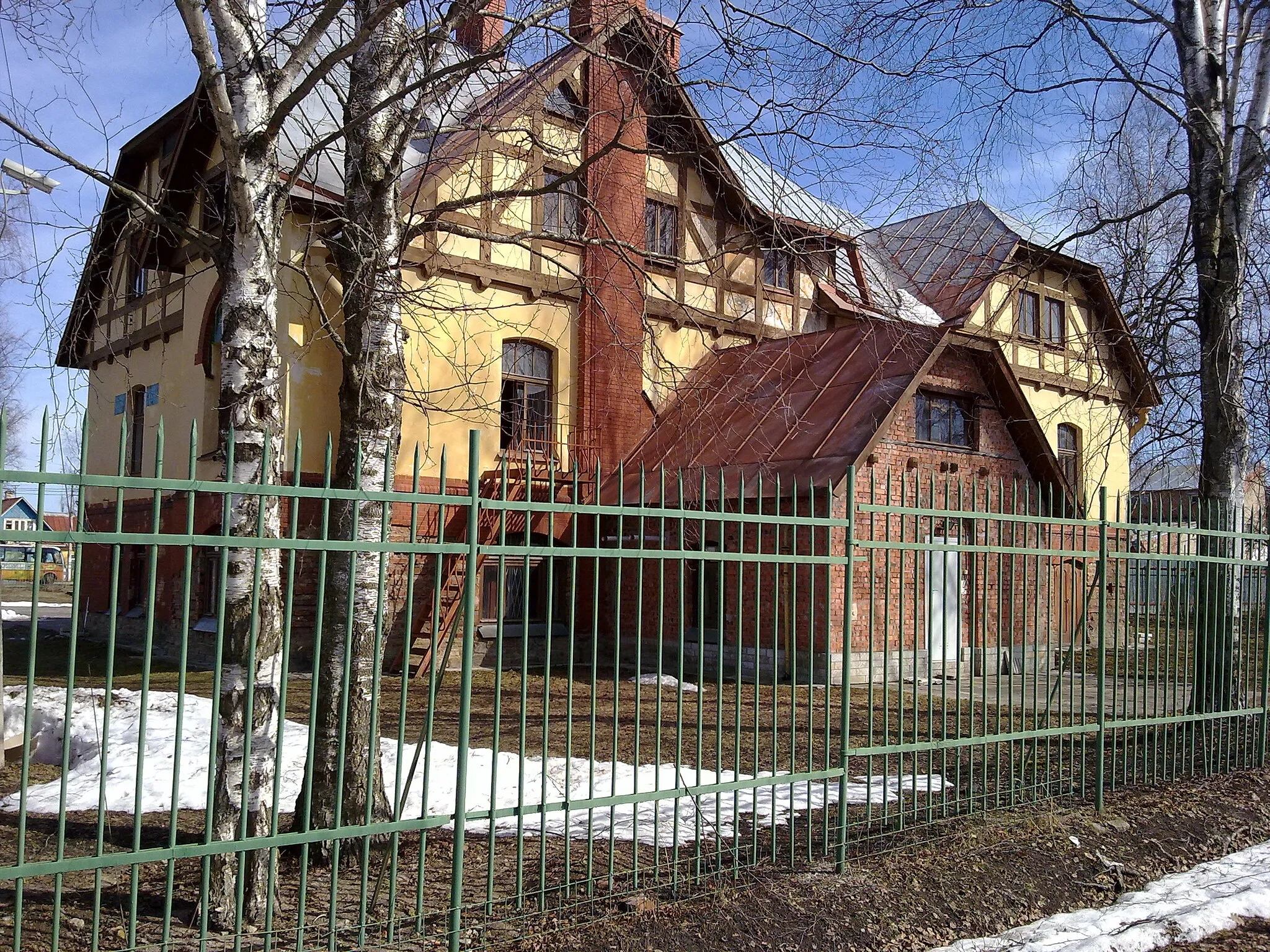 Photo showing: Павловск. Угол Зверинецкой (27А) и 2-й Краснофлотской улиц. Вилла архитектора Карла Шмидта. 1900—1904