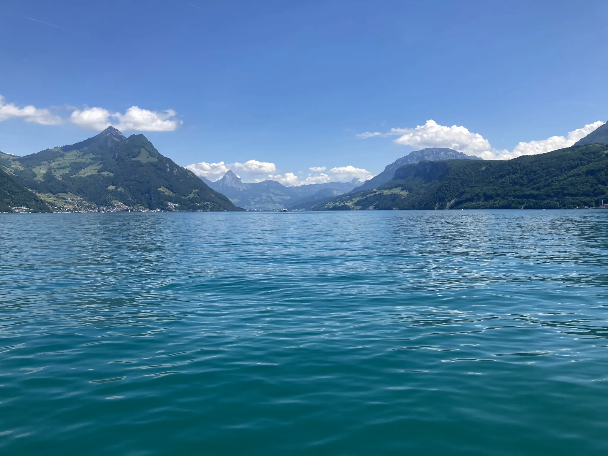 Photo showing: Picture taken from a boat on Vierwaldstättersee.
