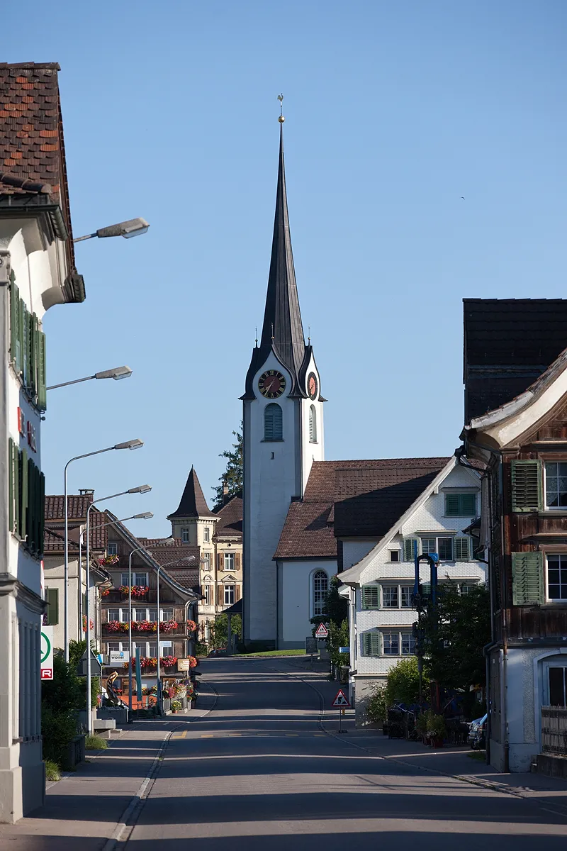 Photo showing: Ebnatstrasse mit Blick zur Reformierten Kirche von Ebnat-Kappel