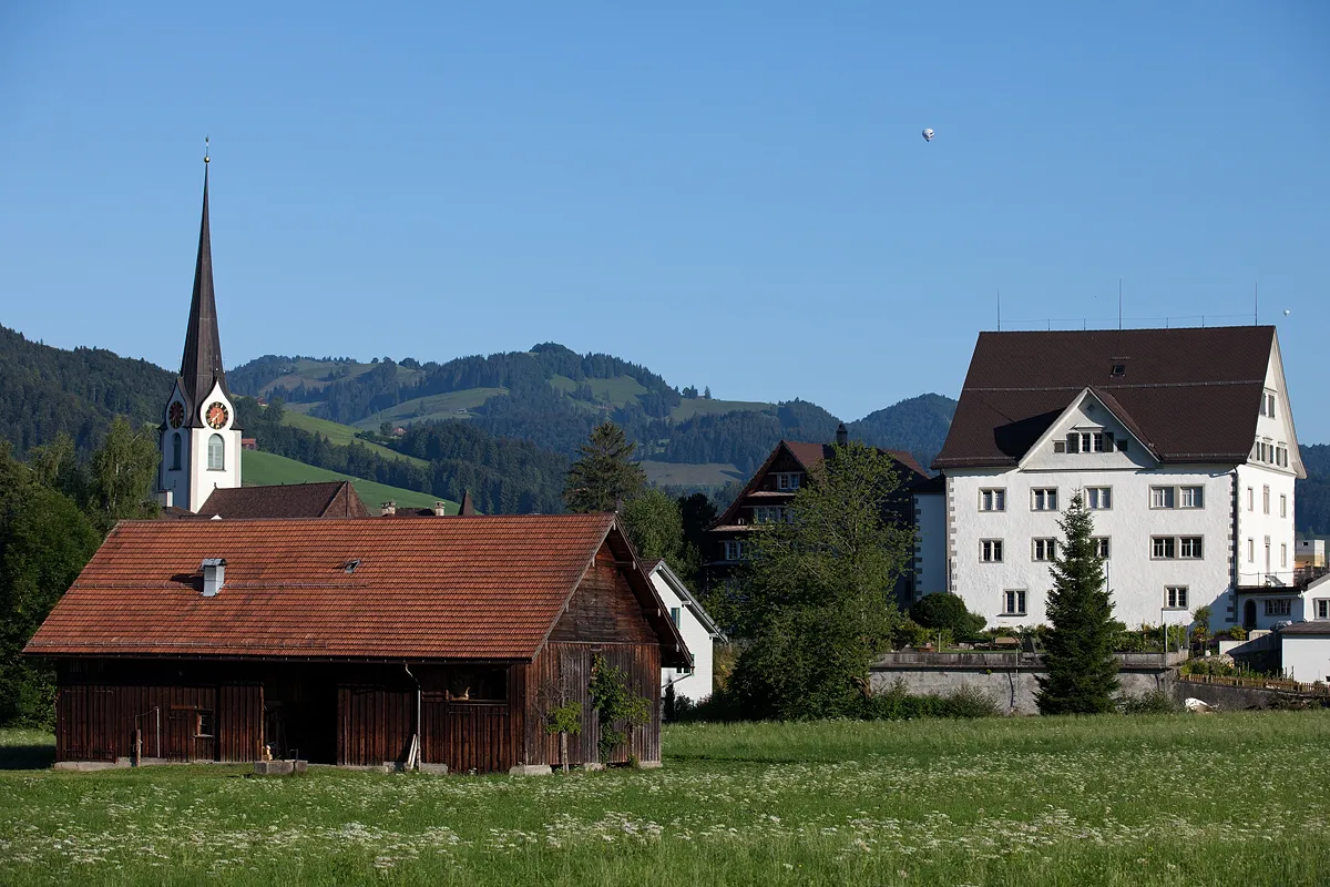 Photo showing: Reformierte Kirche und Haus Steinfels in Ebnat-Kappel