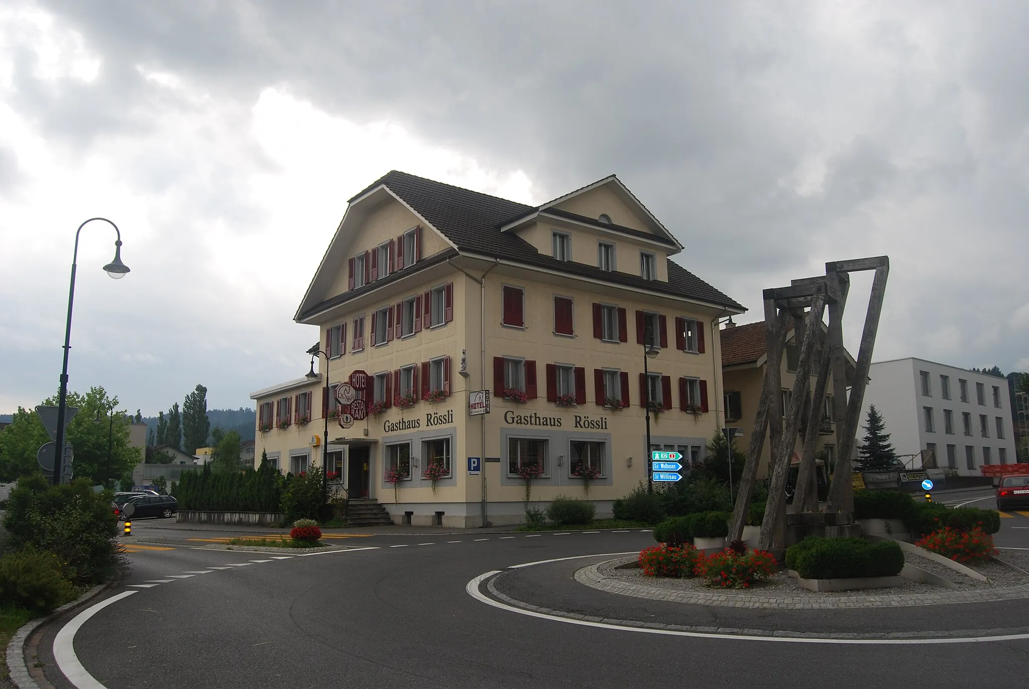 Photo showing: Restaurant Rössli and roundabout at Dagmersellen, canton of Luzern, Switzerland