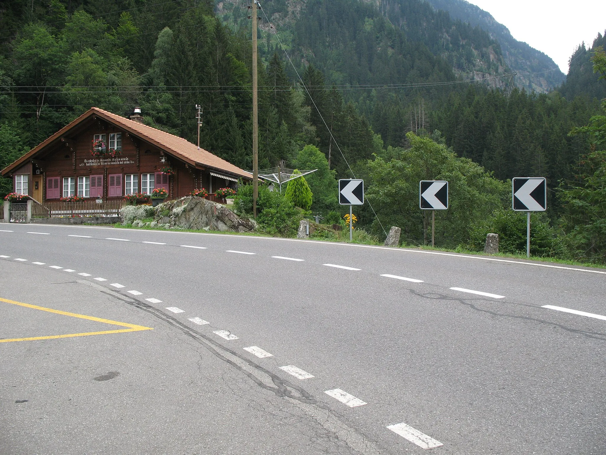 Photo showing: View from the PostBus stop for the Triftbahn, Gadmen, Switzerland
