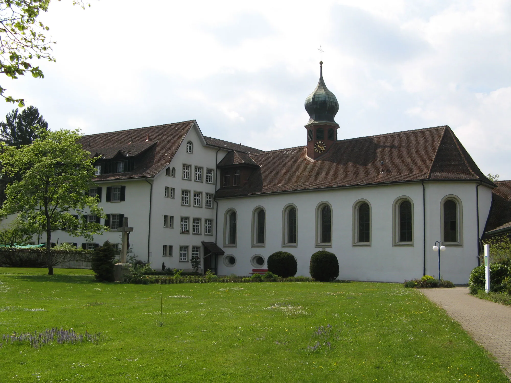 Photo showing: Kloster Gnadenthal: Klosterkirche und älterer Teil des Pflegeheims