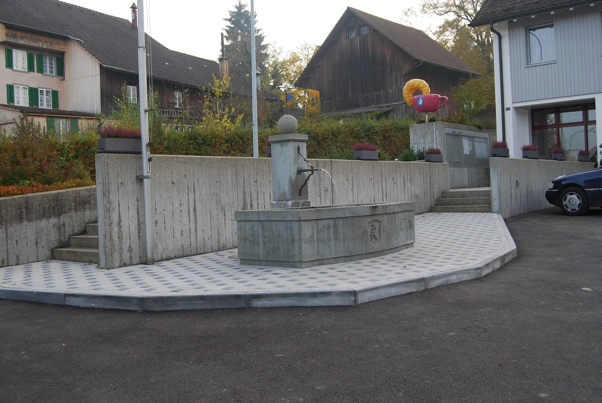 Photo showing: Village fountain at Humlikon, canton of Zürich, Switzerland