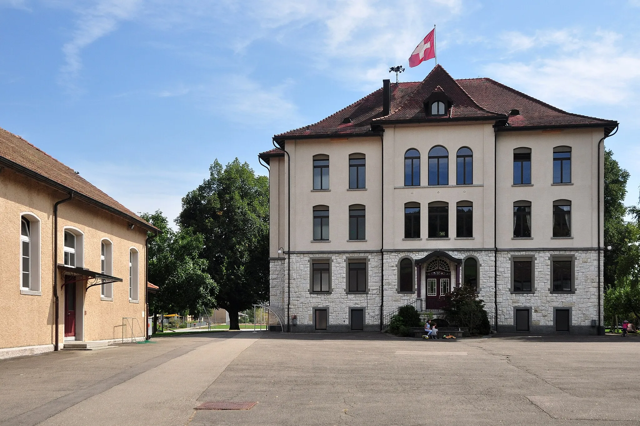 Photo showing: Alter Gerichtsherrensitz, heute Schulhaus / Wohnung
