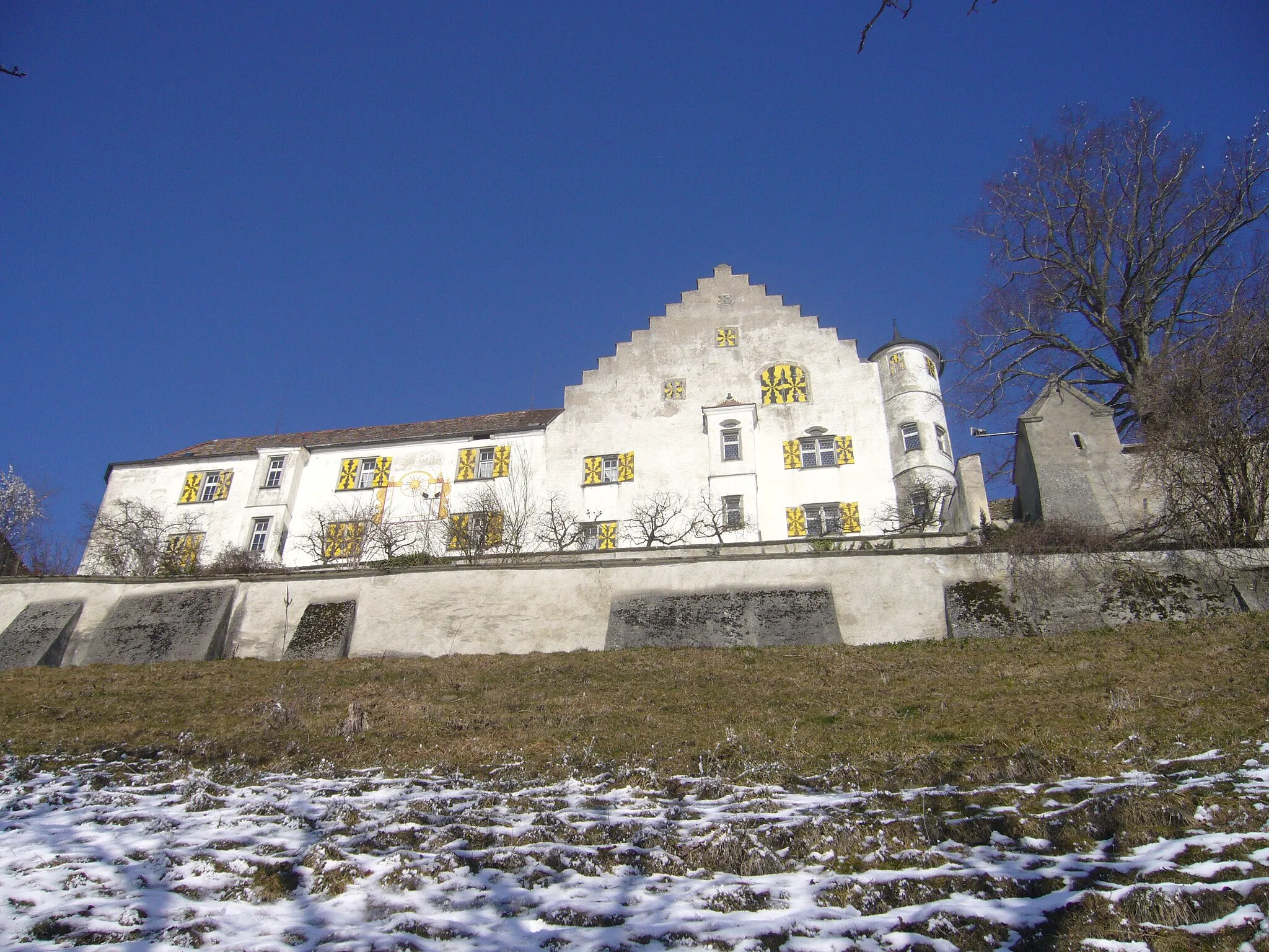Photo showing: Süd-Façade des Schlosses Sonnenberg im Winter.