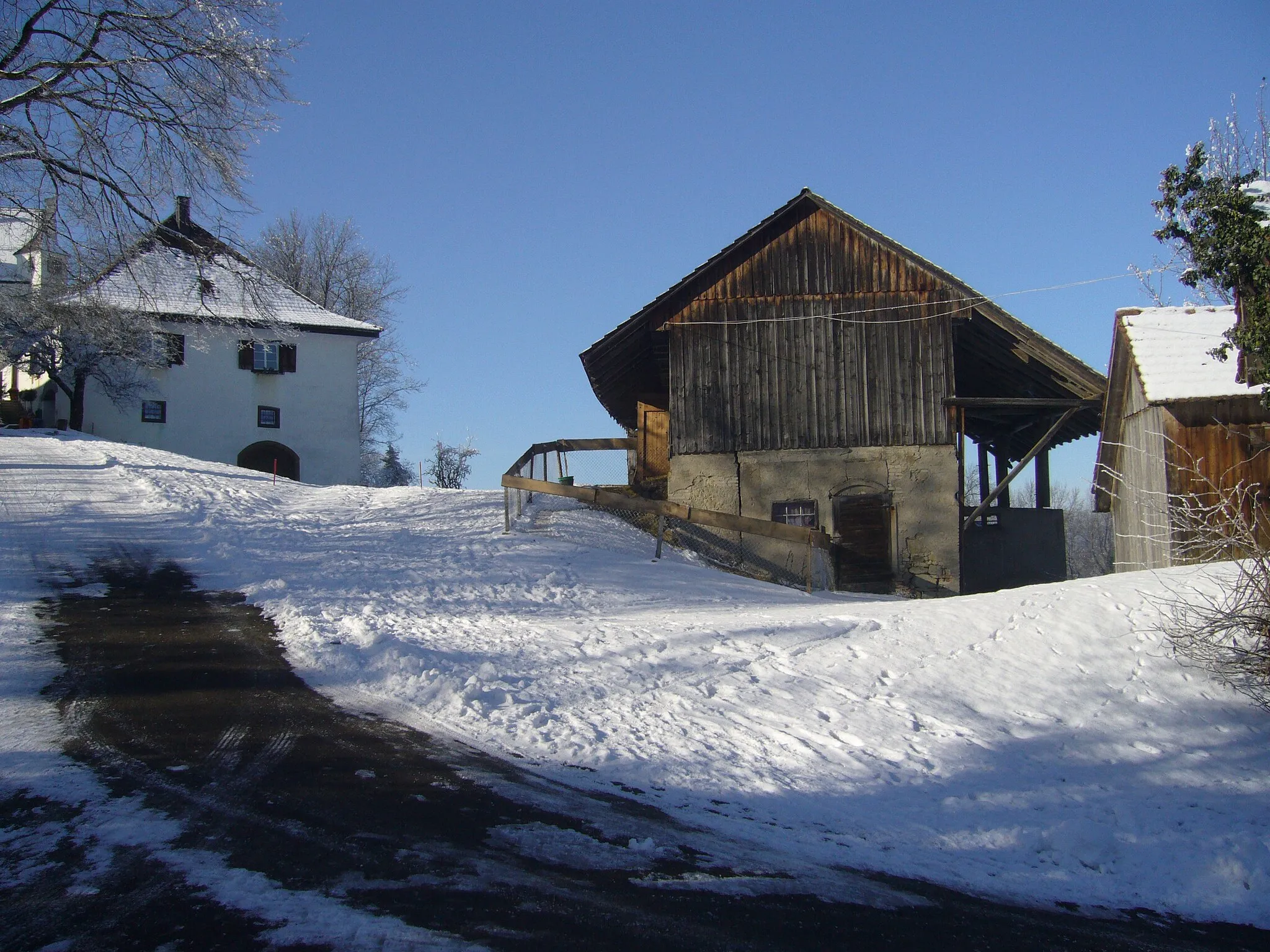 Photo showing: Nebengebäude des Schlosses Sonnenberg im Winter.