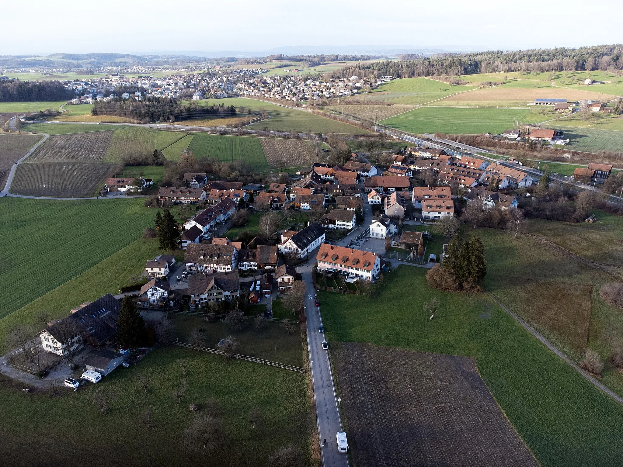 Photo showing: Luftaufnahme von Reutlingen (Winterthur) mit Blick nach Nordwesten. Im Hintergrund Seuzach. Aufnahme 2023.