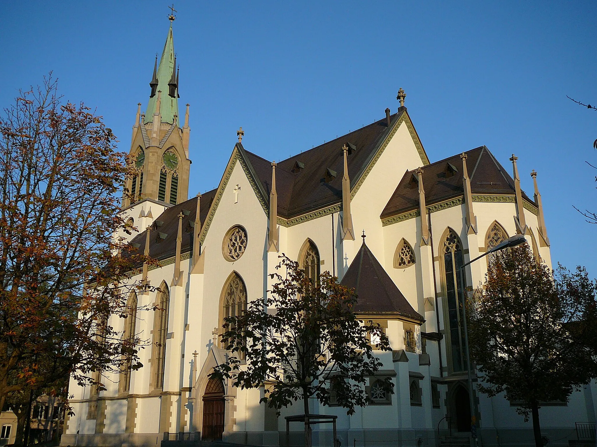 Photo showing: Römisch-katholische Pfarrkirche St. Peter und Paul Winterthur-Neuwiesen, Aussenansicht