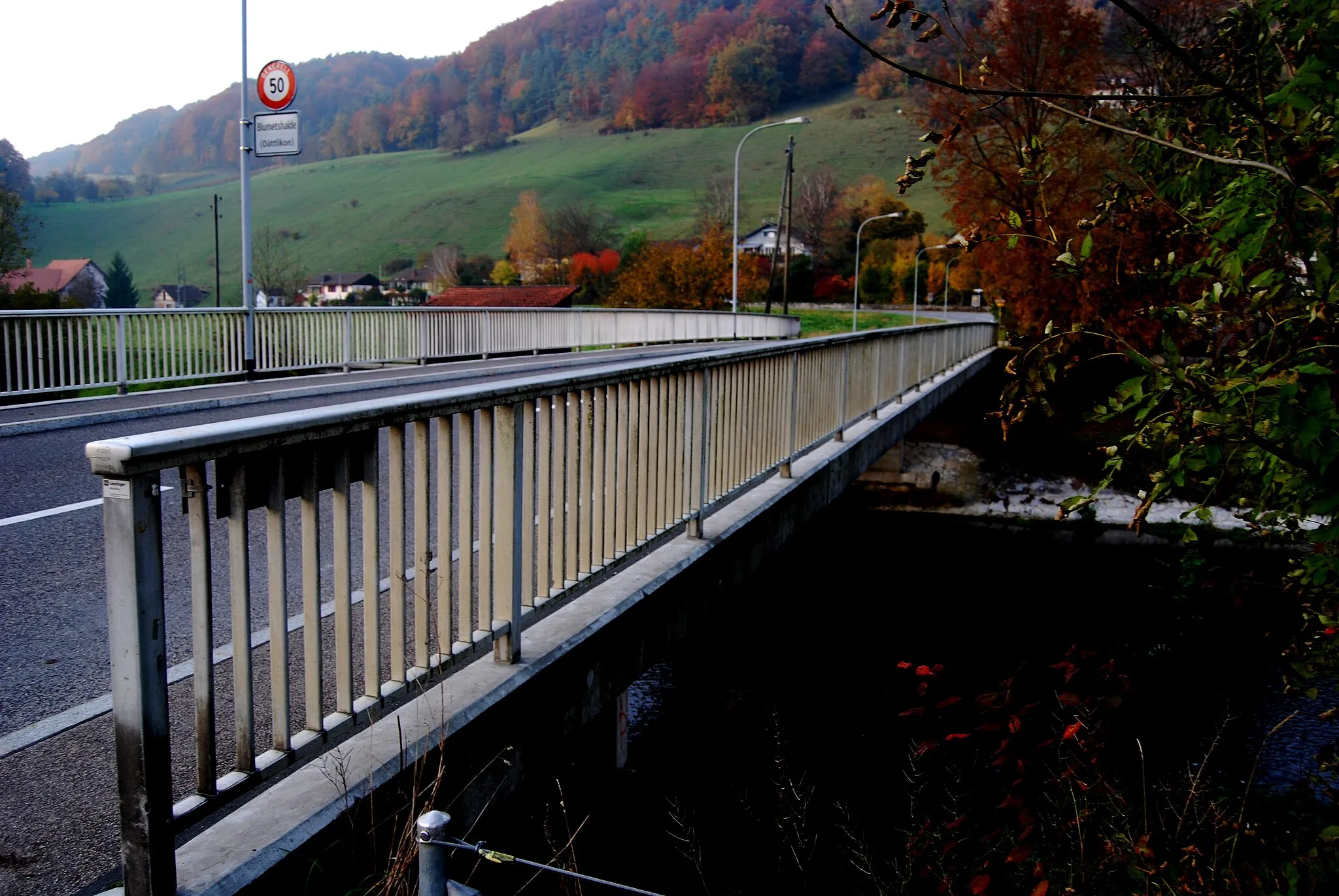 Photo showing: Bridge over Töss from Pfungen to Blumetshalden in the municipality of Dättlikon, canton of Zürich, Switzerland