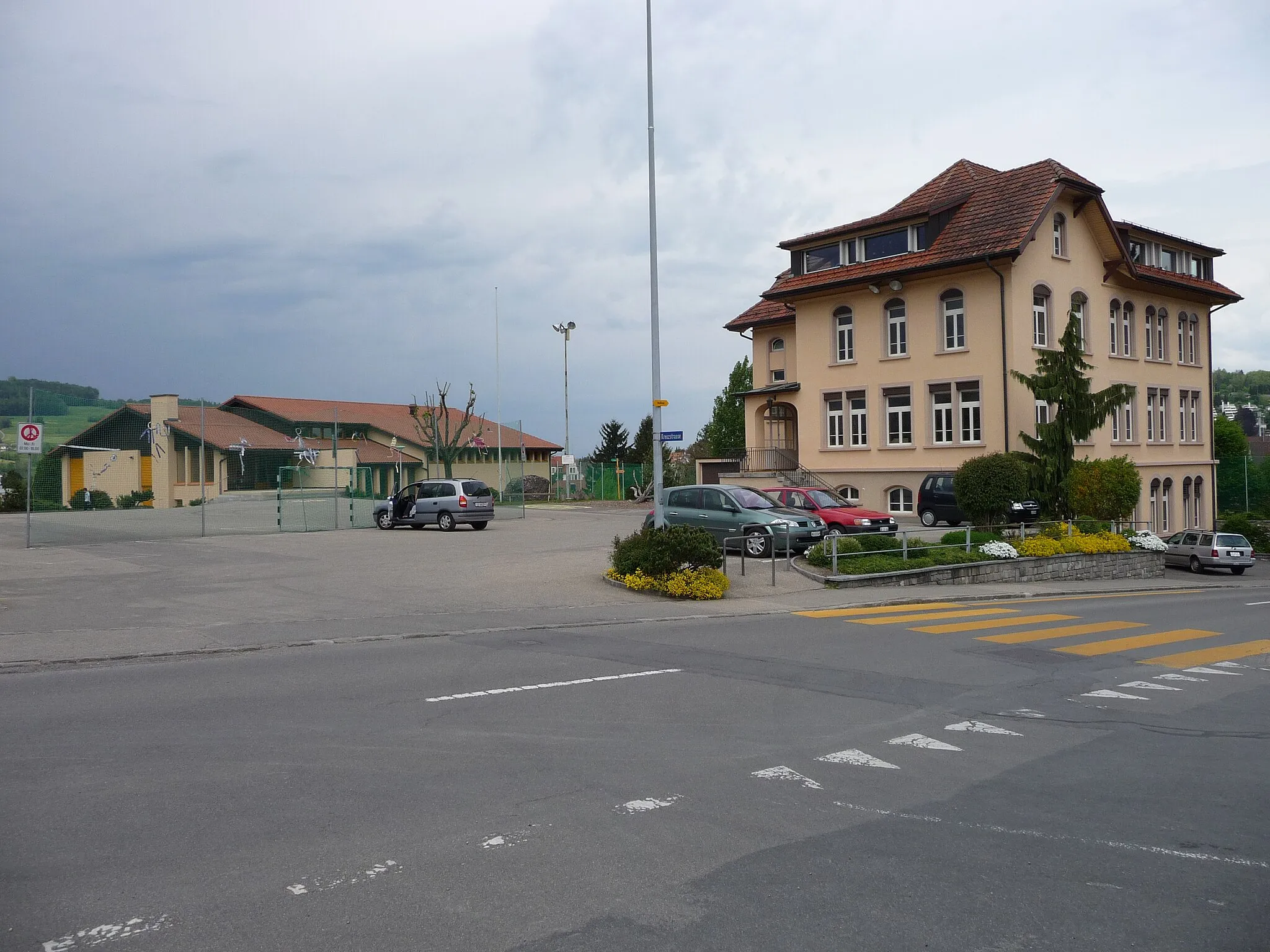 Photo showing: Schulhaus in Pfeffikon