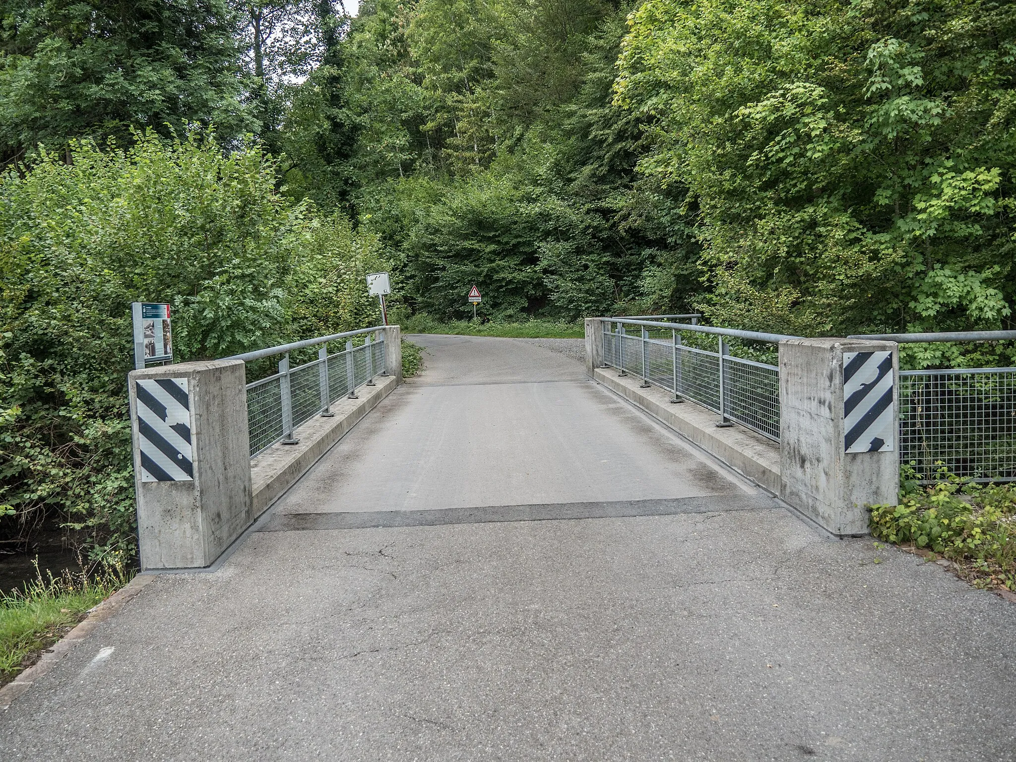Photo showing: Road Bridge over the Aabach Stream, Lenzburg, Canton of Aargau, Switzerland