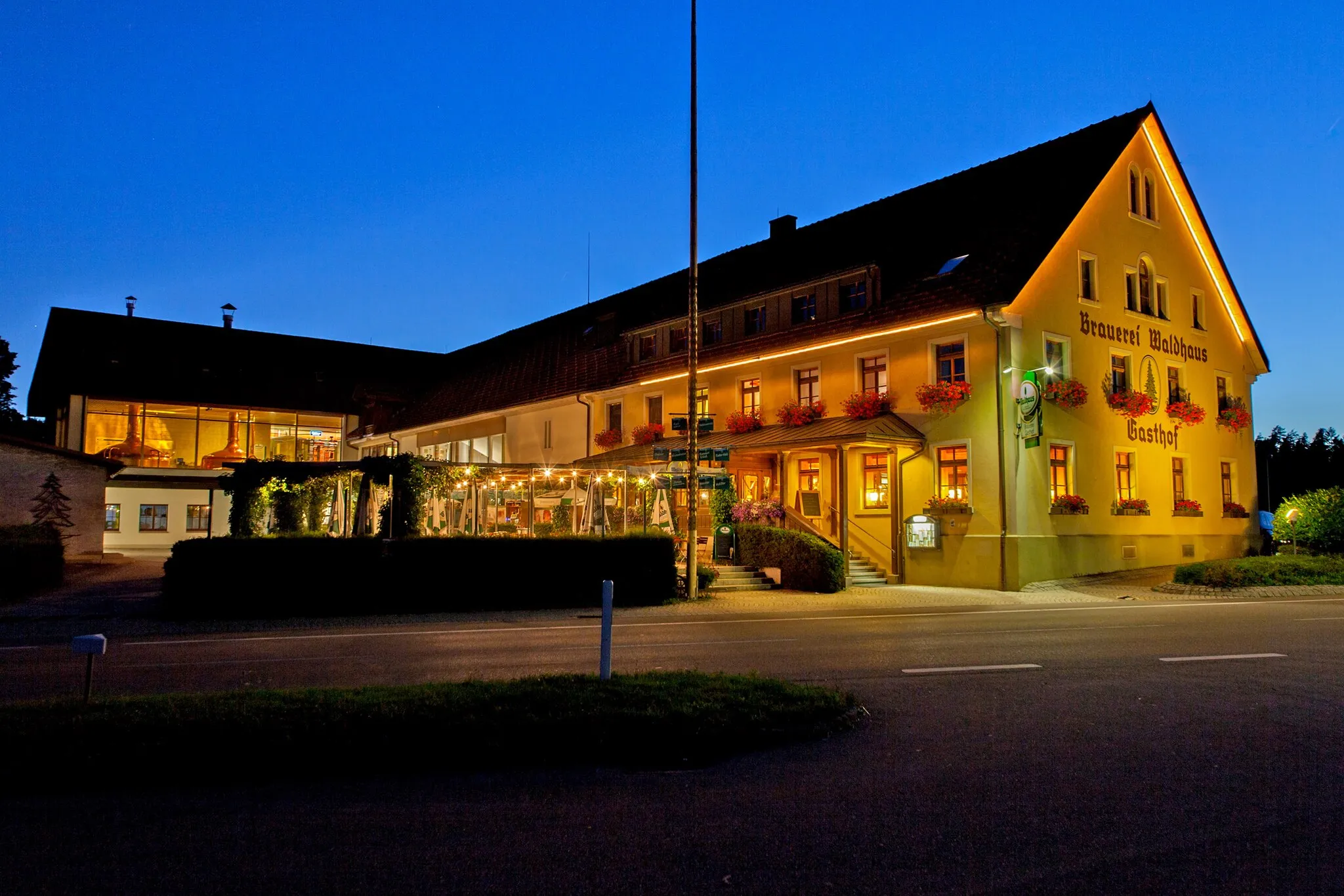 Photo showing: Privatbrauerei Waldhaus mit Gasthof & Biergarten