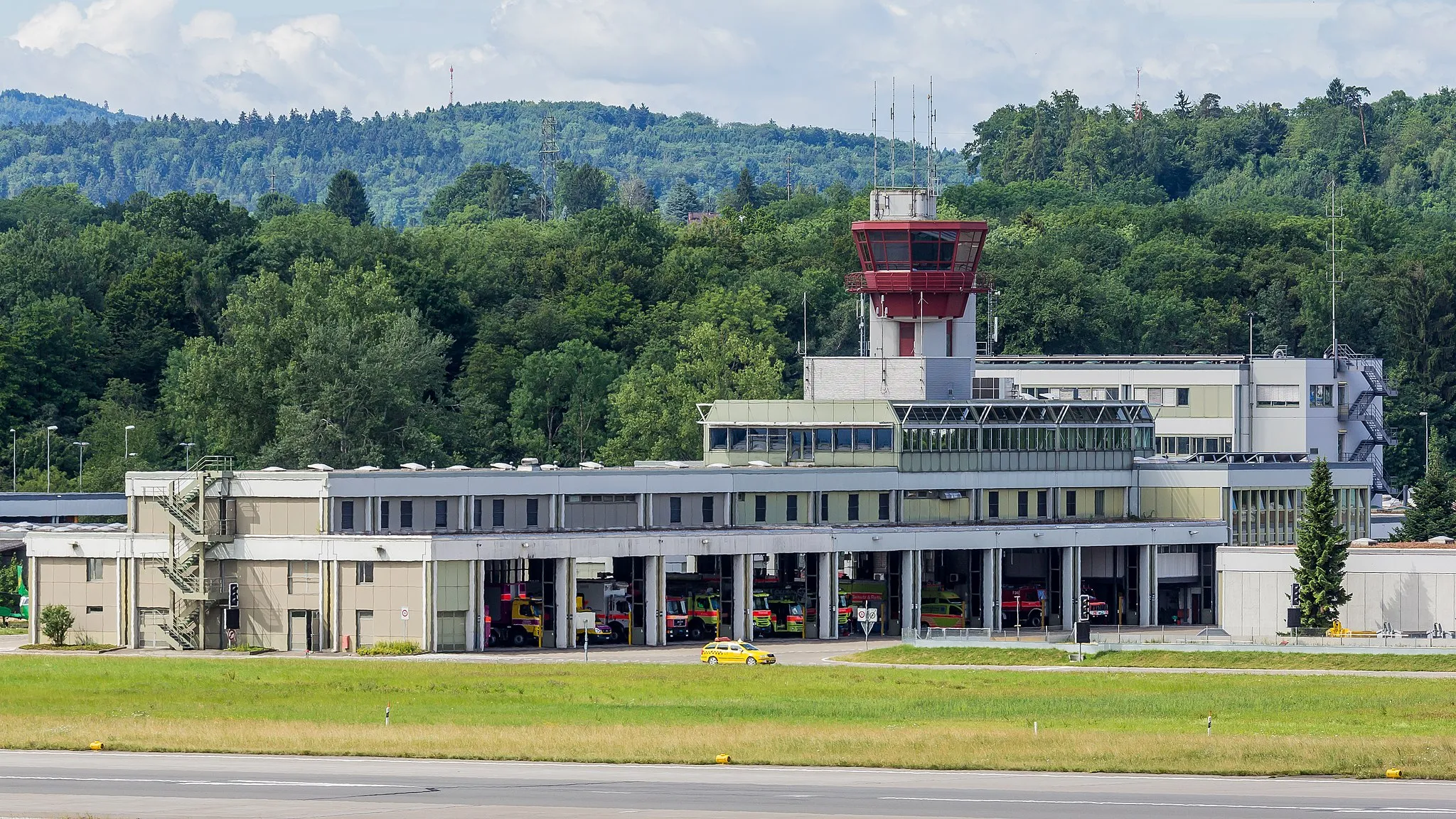 Photo showing: Flughafenfeuerwehr Hauptwache Zurich International Airport
