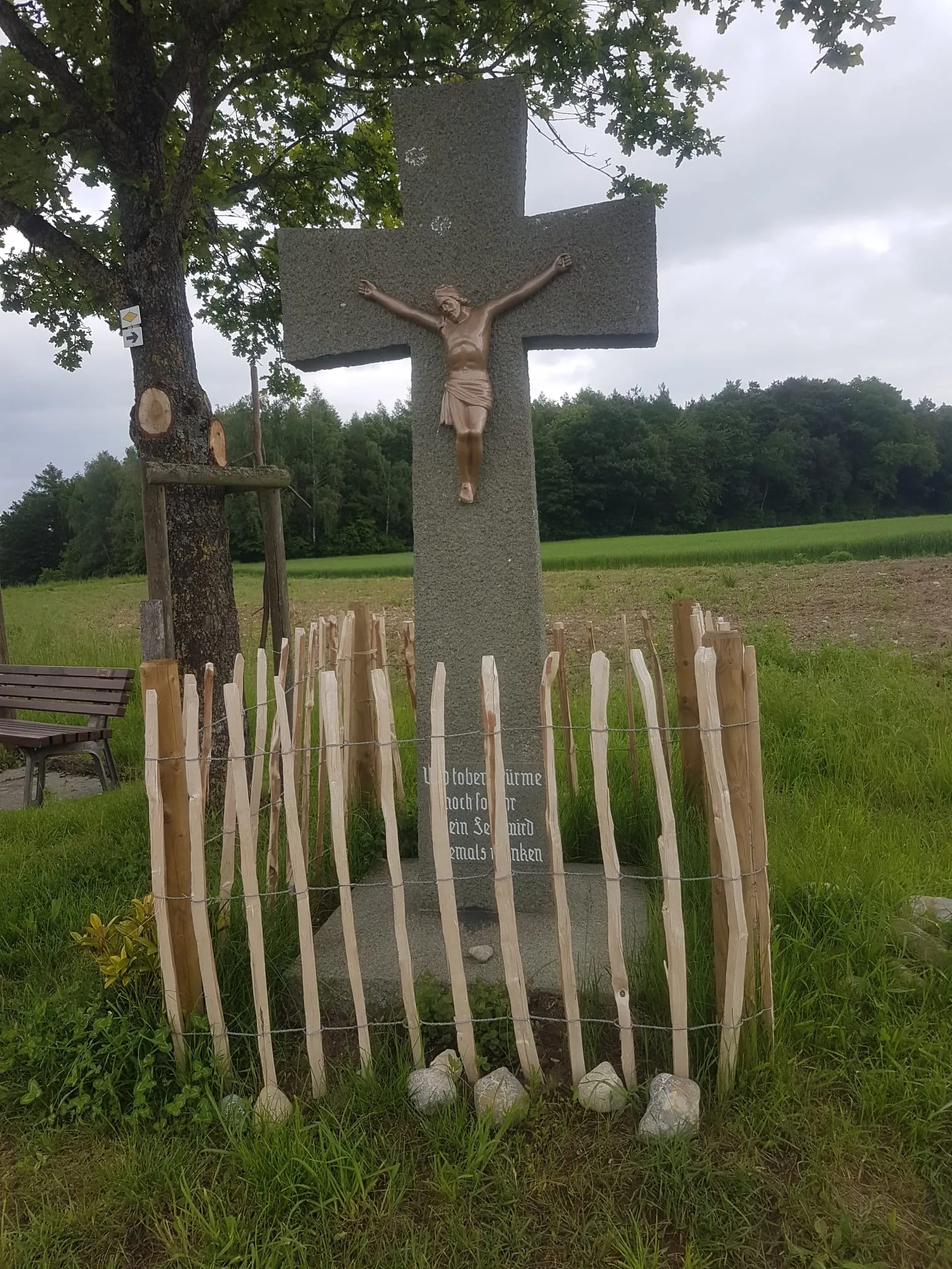 Photo showing: Inschrift: Und toben Stürme noch so sehr mein Fels wird niemals wanken