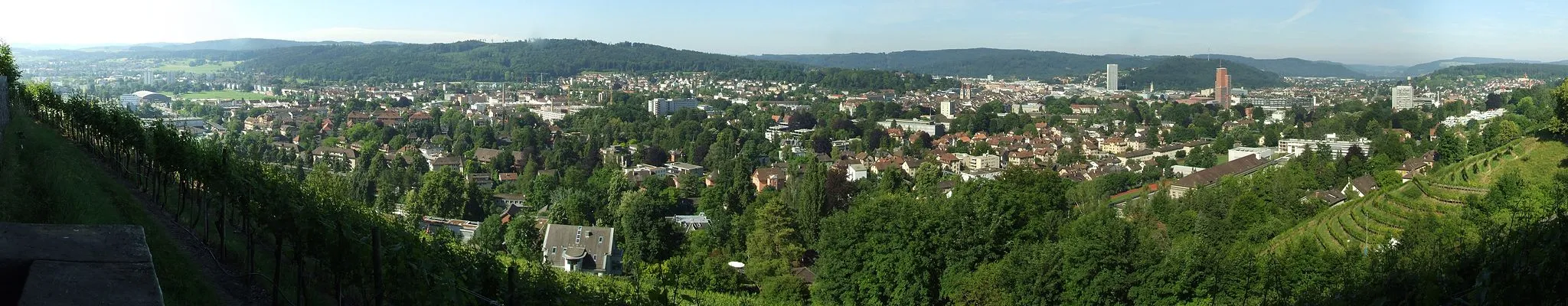 Photo showing: The view from the "Bäumli Park" to the Gardencity Winterthur, Switzerland