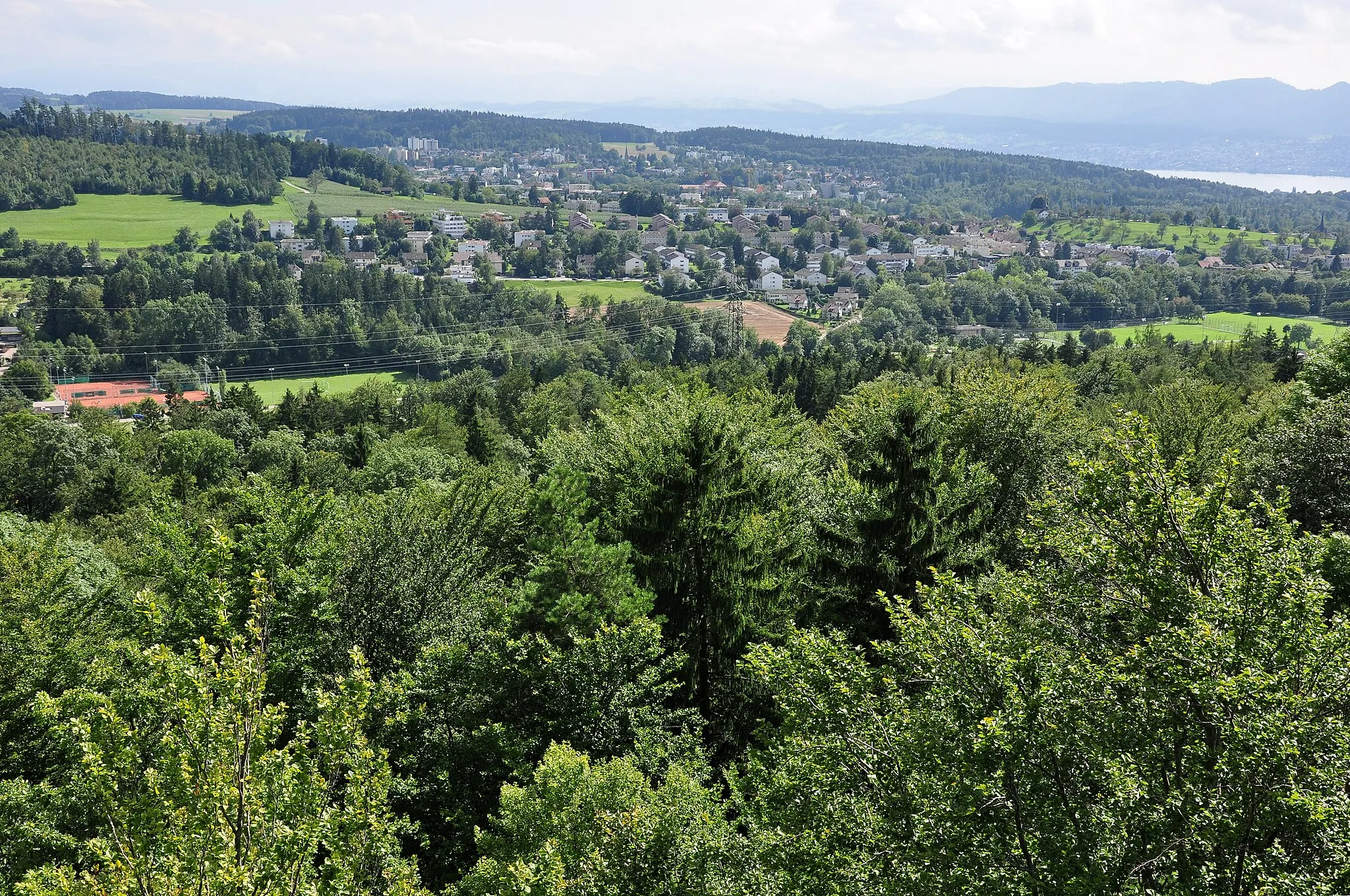 Photo showing: Zürich-Witikon as seen from the Loorenkopf tower on Adlisberg (Switzerland)