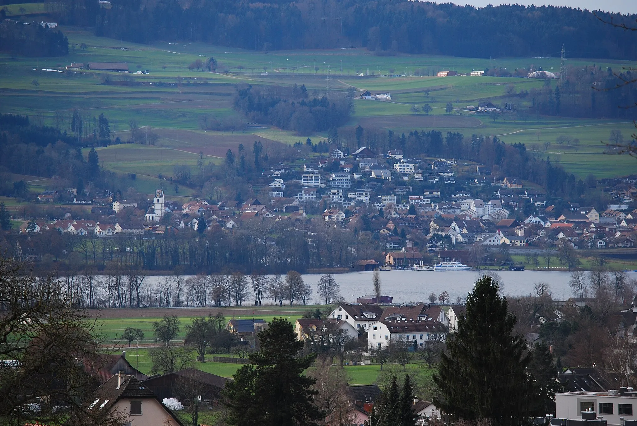 Photo showing: Mauer seen by telephoto lens from the castle hill at Uster, canton of Zürich, Switzerland