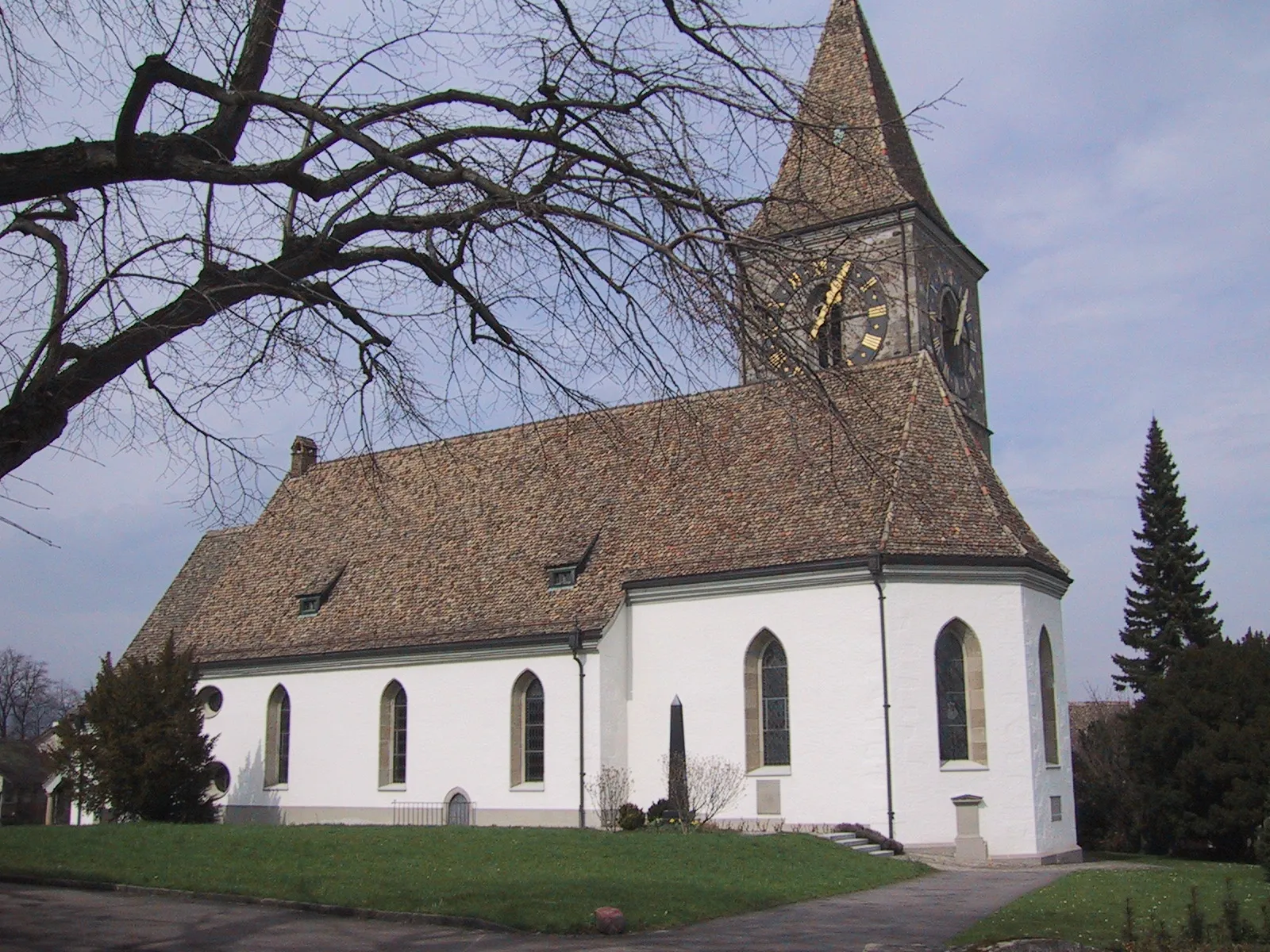 Photo showing: Aufnahme der Kirche von Kilchberg bei Zürich, davor das Grabmal von Conrad Ferdinand Meyer