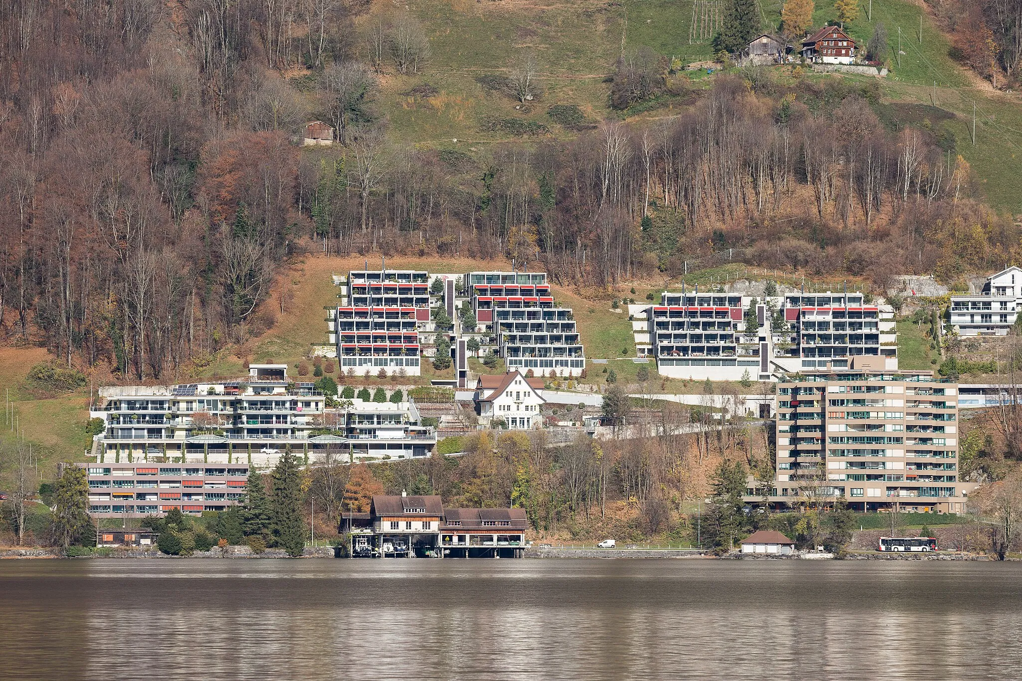 Photo showing: (Terrassen-)Häuser am Schillerrain in Ingenbohl-Brunnen