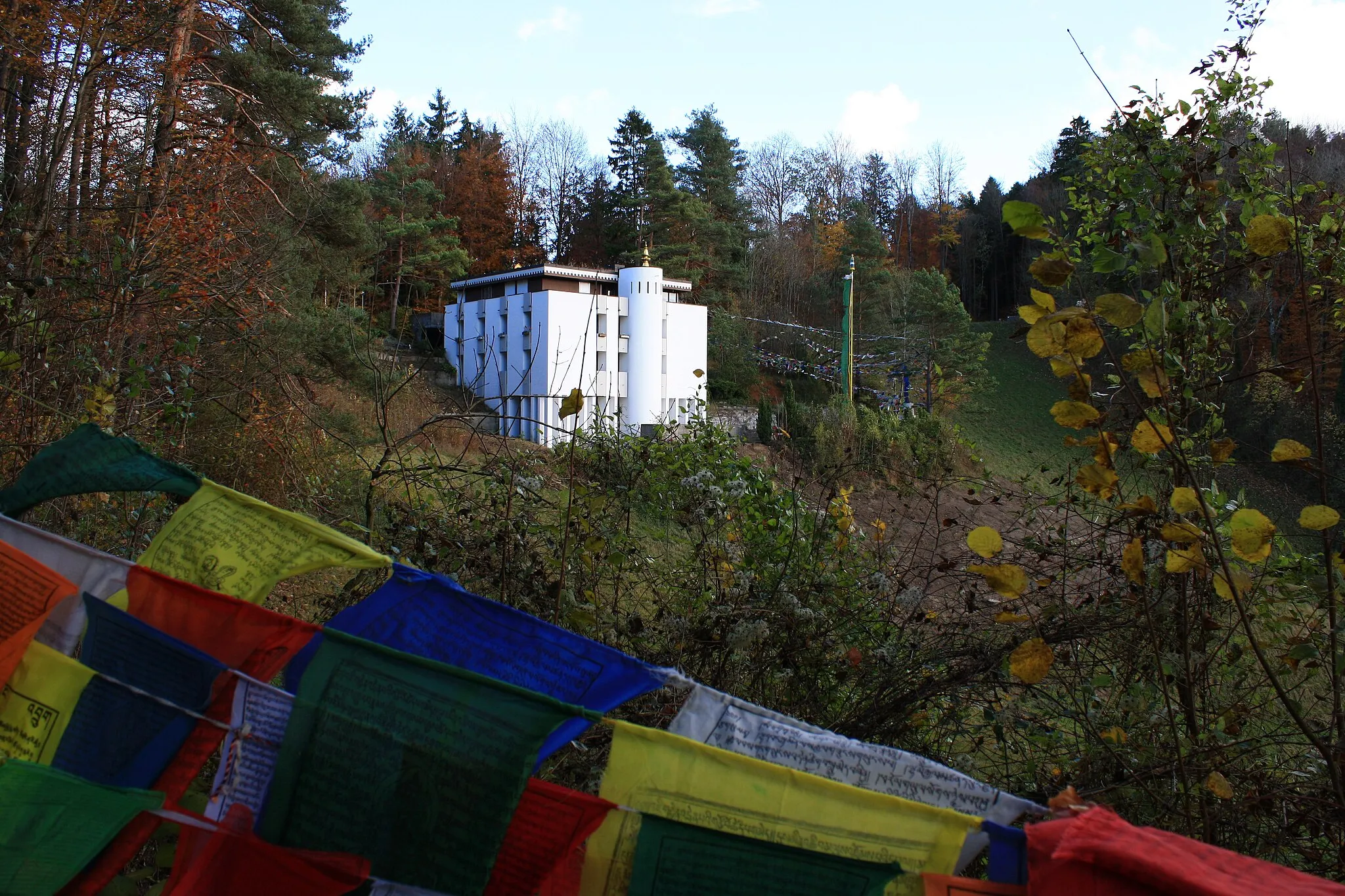 Photo showing: Tibetan monastery Tibet Institute Rikon in Zell-Rikon (Switzerland), as seen from the shrine.