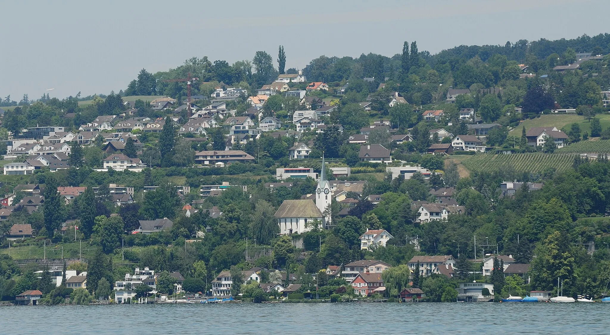 Photo showing: View of Herrliberg from Lake Zürich.