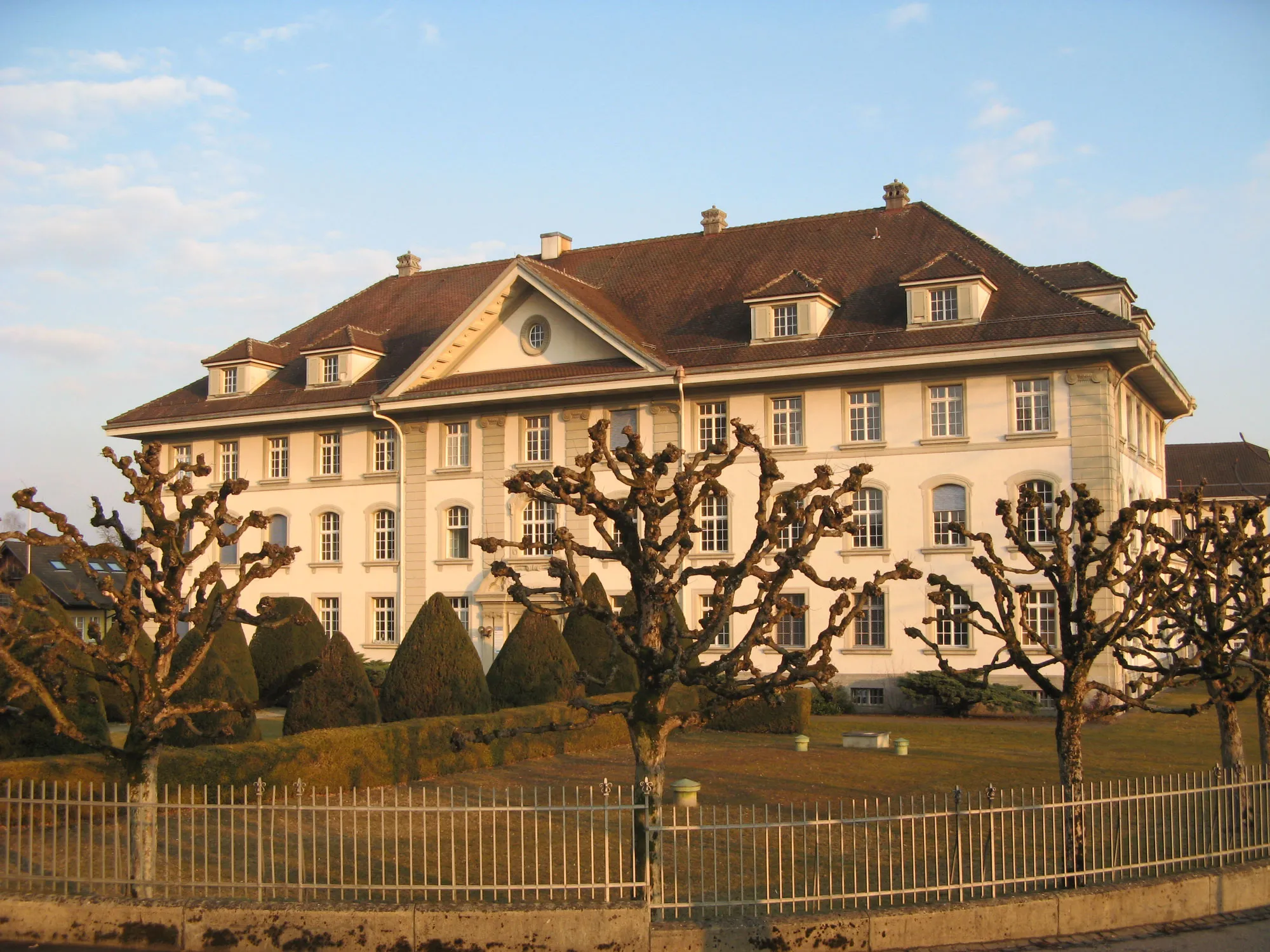 Photo showing: Ehemaliges Verwaltungsgebäude der Georges Meyer & Cie. in Wohlen, erbaut 1917 bis 1919.