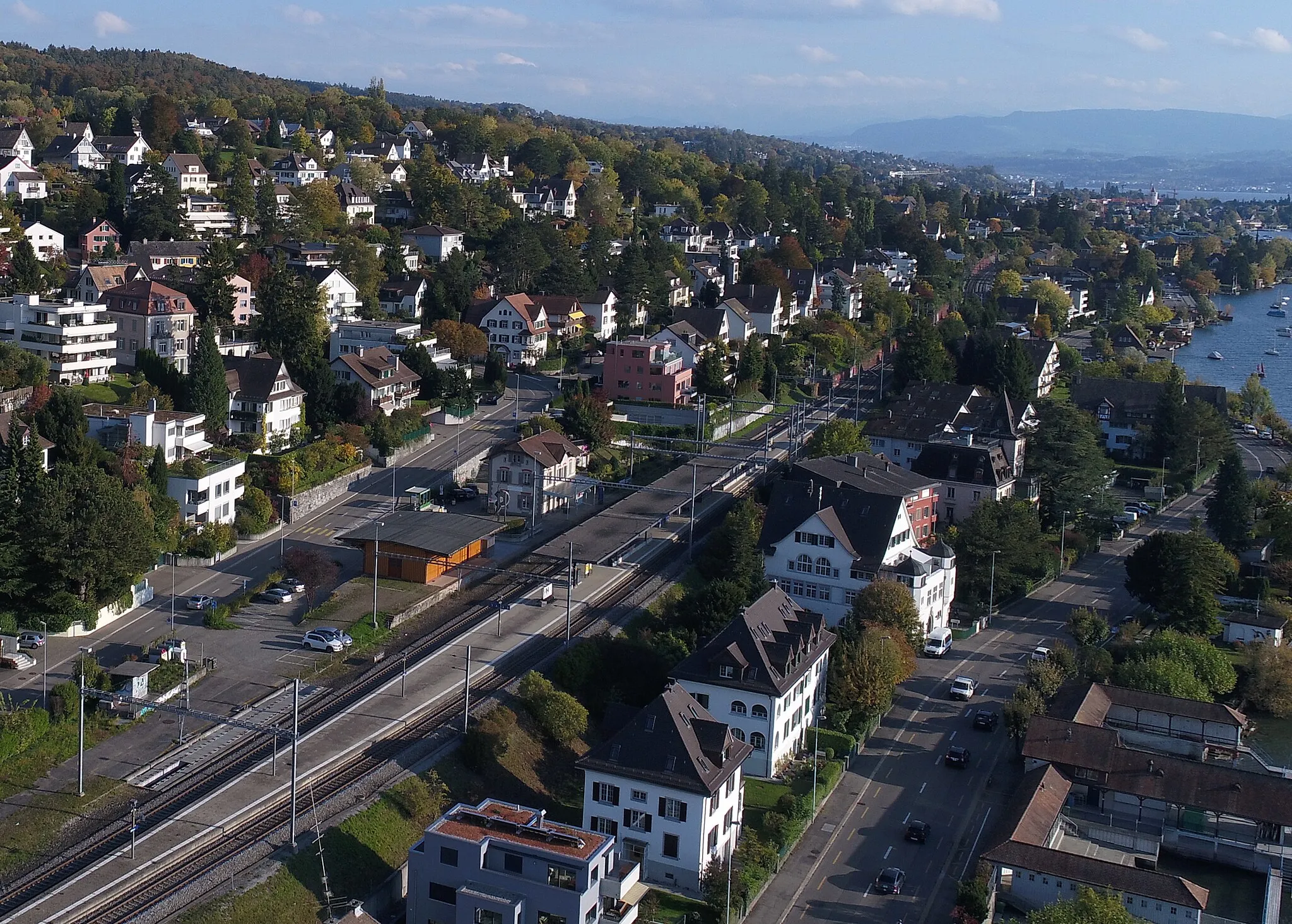 Photo showing: Bahnhof de:Zollikon