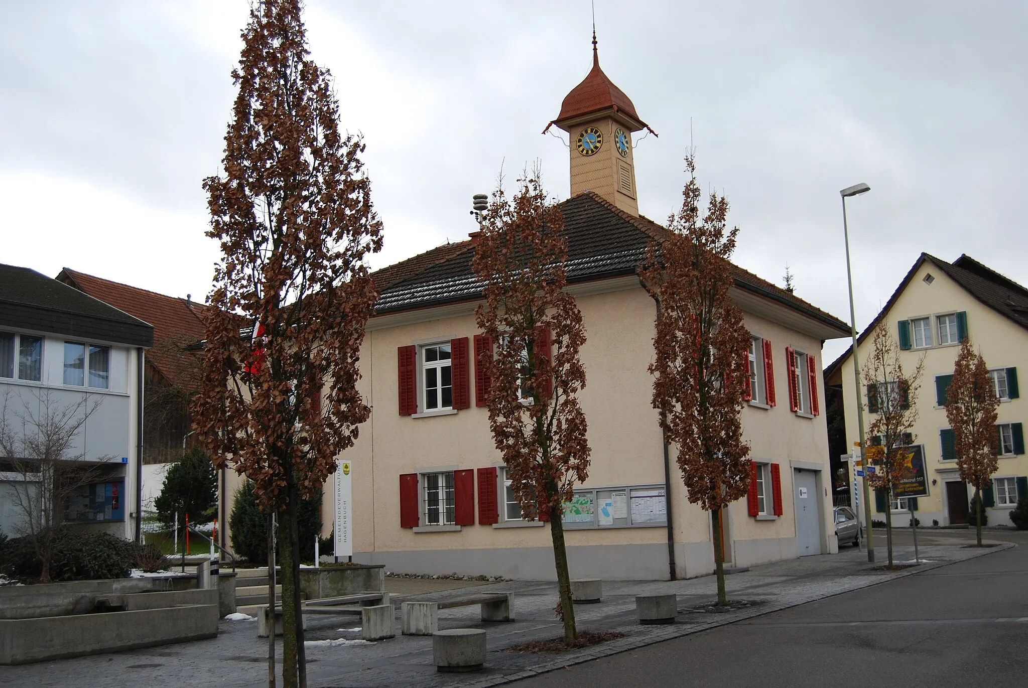 Photo showing: School at Hagenbuch, canton of Zürich, Switzerland