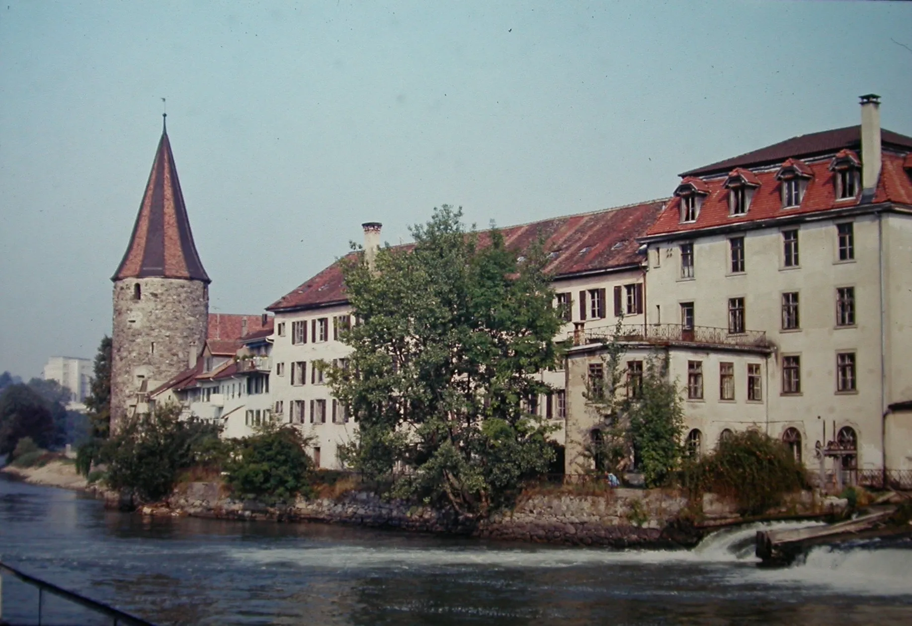 Photo showing: Bremgarten Altes Kraftwerk - heutige Museumsteile. Ca. 1240: Als erste Flussmühle baute das Kloster Hermetschwil die Luitolz Mühle in der Unterstadt. Bau der Brücke, der Längswehre und gleichzeitig der Bruggmühle durch die Stadt Bremgarten.