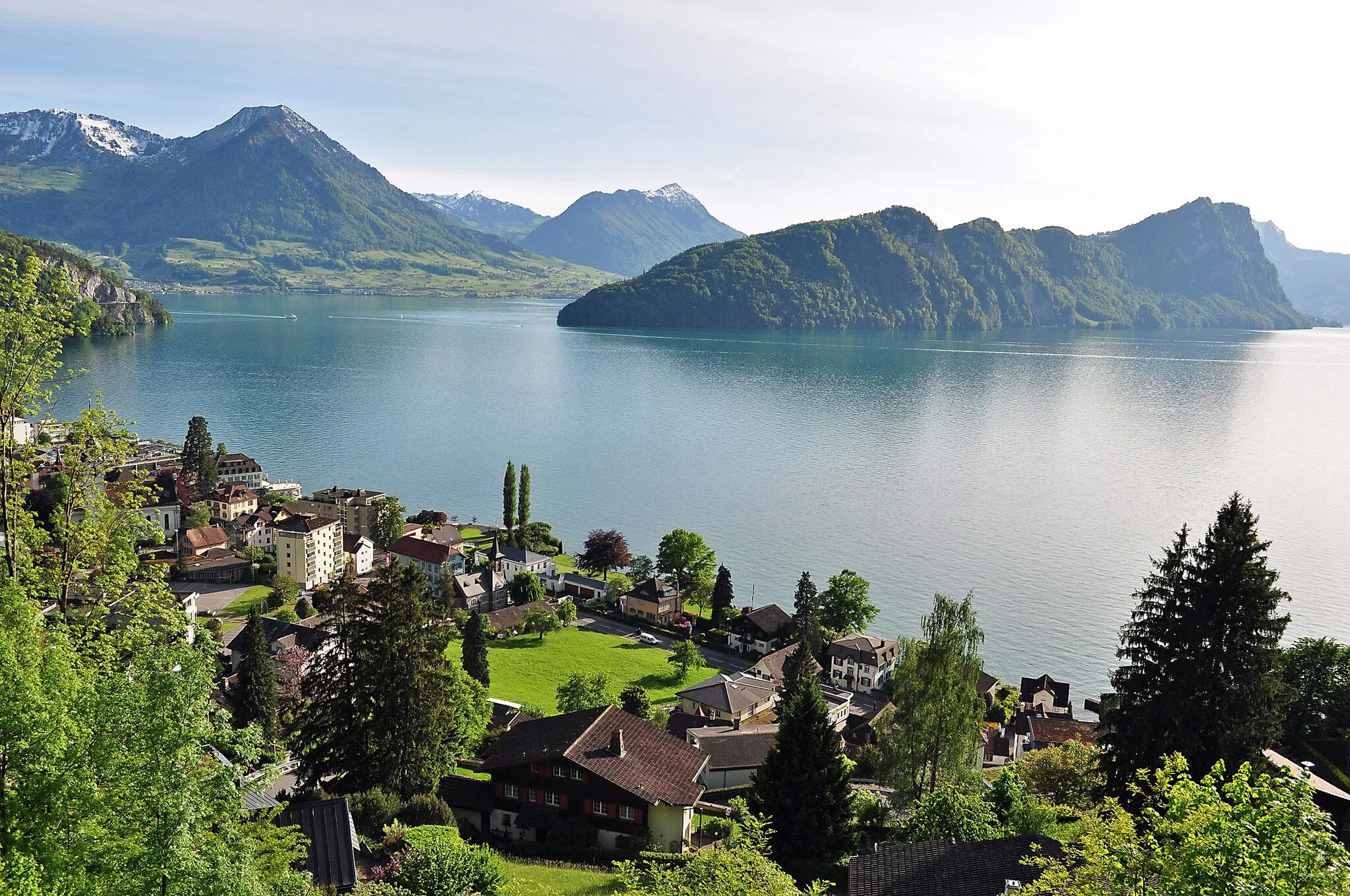 Photo showing: Vue du Lac des Quatre Cantons (Suisse) depuis les hauteurs de Vitznau (ligne du Rigibahn)