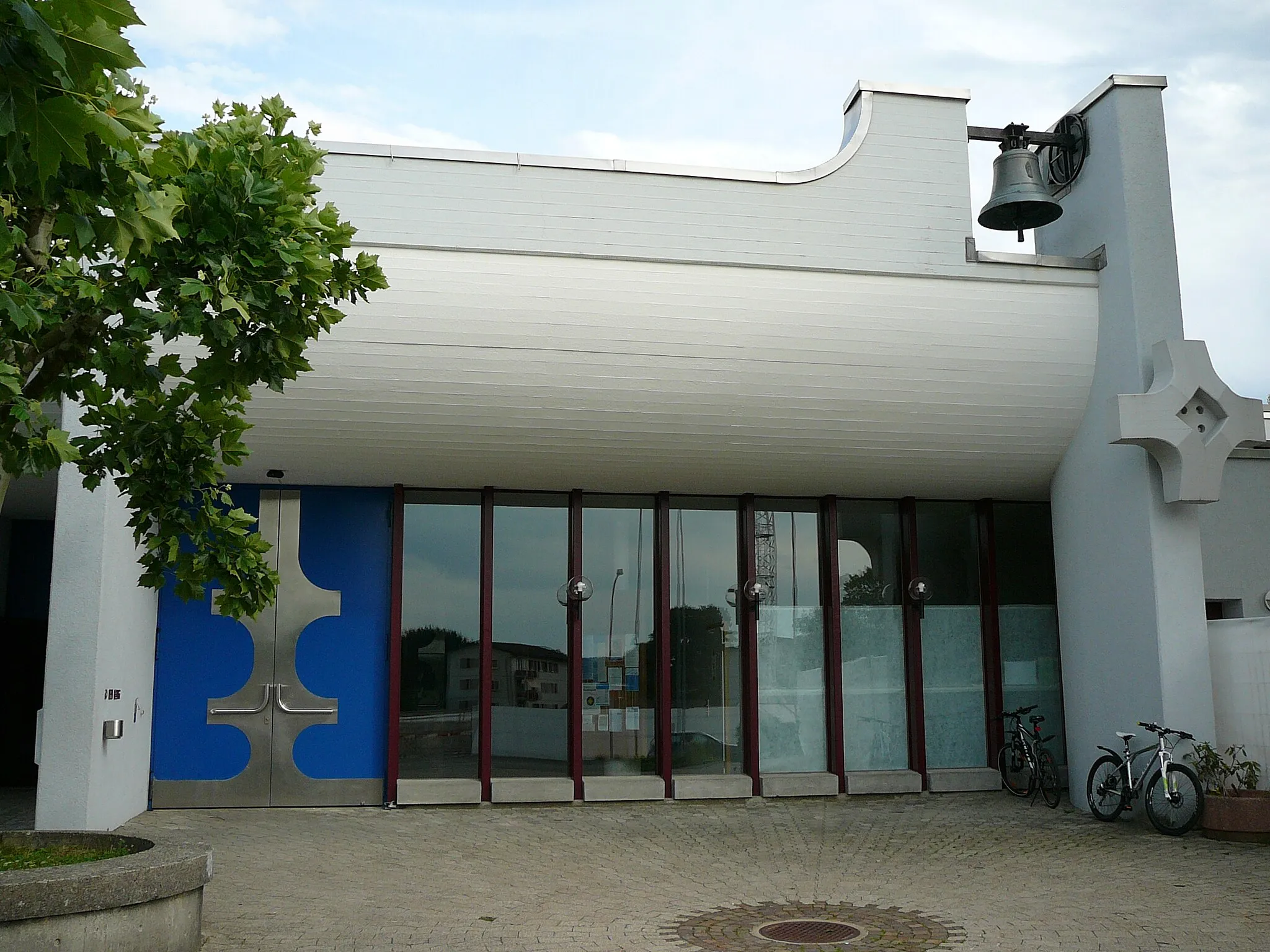 Photo showing: Römisch-katholische Kirche St. Mauritius Regensdorf, Aussenansicht