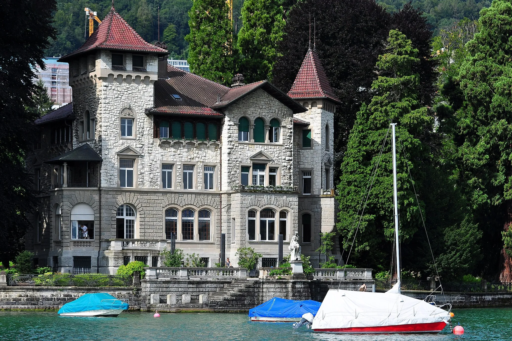 Photo showing: Villa Seerose in Horgen (Switzerland) as seen from Zürichsee-Schiffahrtsgesellschaft (ZSG) MS Wädenswil on Zürichsee in Switzerland