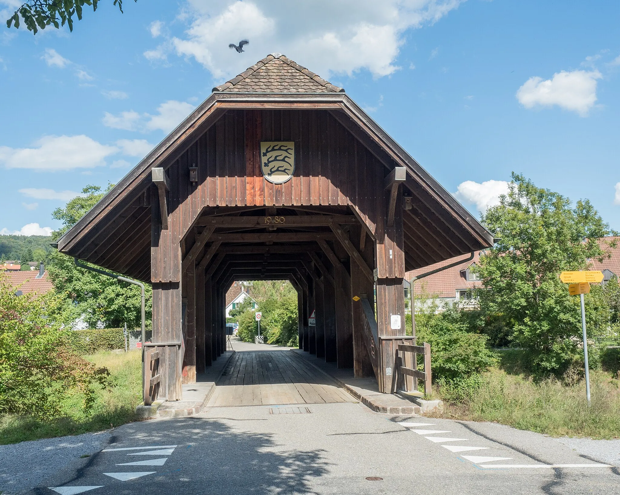 Photo showing: Hegsten Covered Wooden Bridge over the Glatt River, Glattfelden, Canton of Zurich, Switzerland