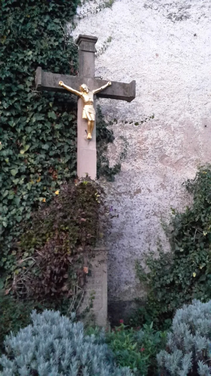 Photo showing: Inschrift: CHRISTUS IST FÜR UNS GEHORSAM GEWORDEN BIS ZUM TOD AM KREUZE PLE K II V VIIIInschrift: CHRISTUS IST FÜR UNS GEHORSAM GEWORDEN BIS ZUM TOD AM KREUZE PLE K II V VIIIInschrift: CHRISTUS IST FÜR UNS GEHORSAM GEWORDEN BIS ZUM TOD AM KREUZE PLE K II V VIII