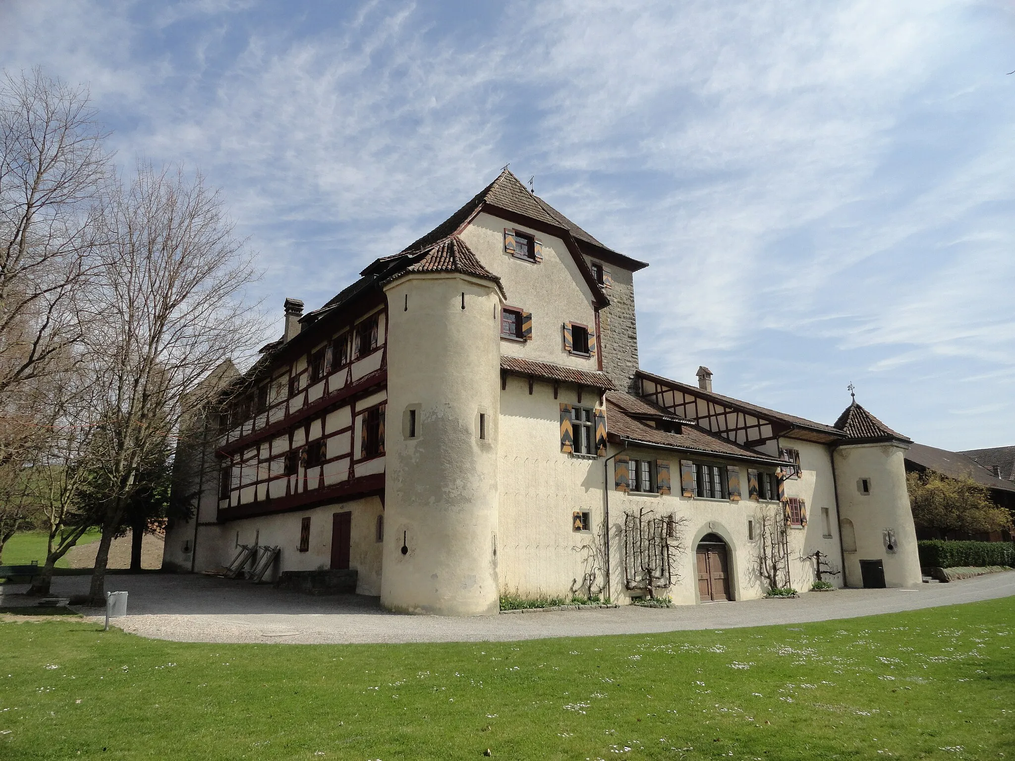 Photo showing: de:Schloss Hegi

Nordwestecke