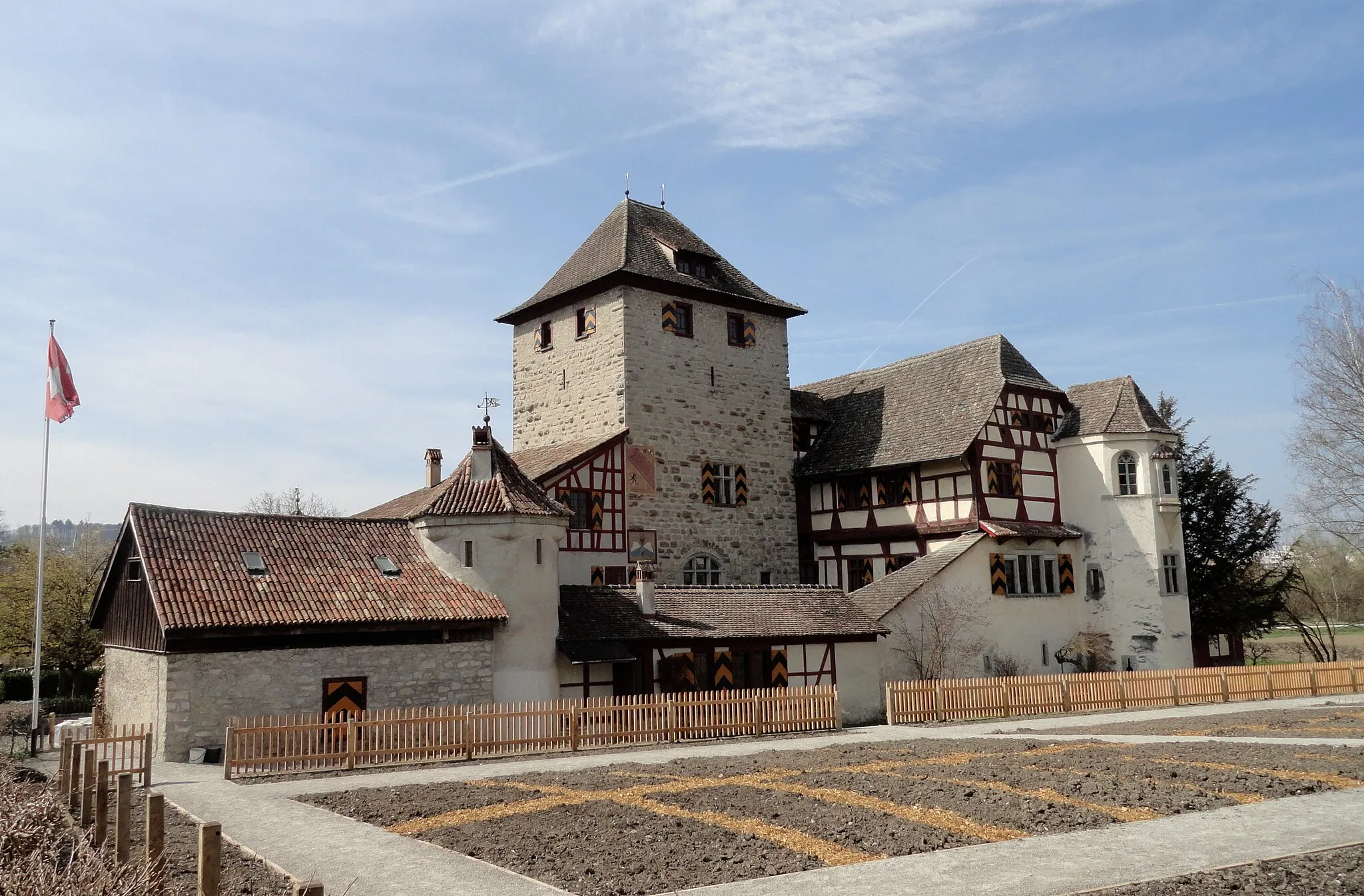 Photo showing: de:Schloss Hegi

Ostseite.