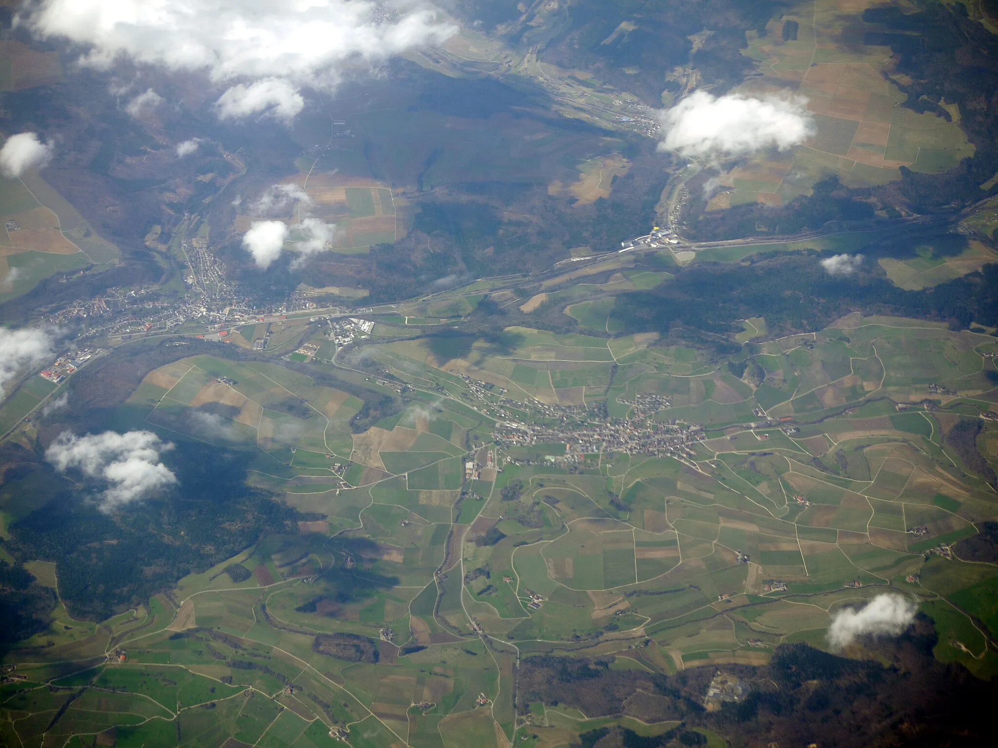 Photo showing: Weizen - Bahnhof - Beggingen, photograph taken from the sky, on the fly line between Marseille and Stockholm.