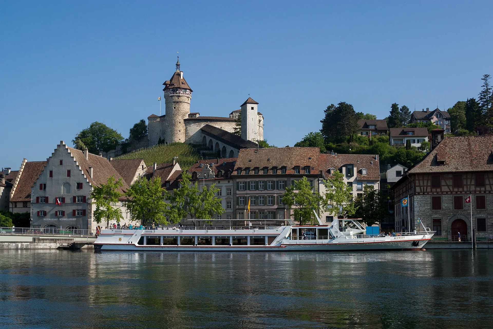 Photo showing: Schifflände in Schaffhausen mit Blick zum Munot