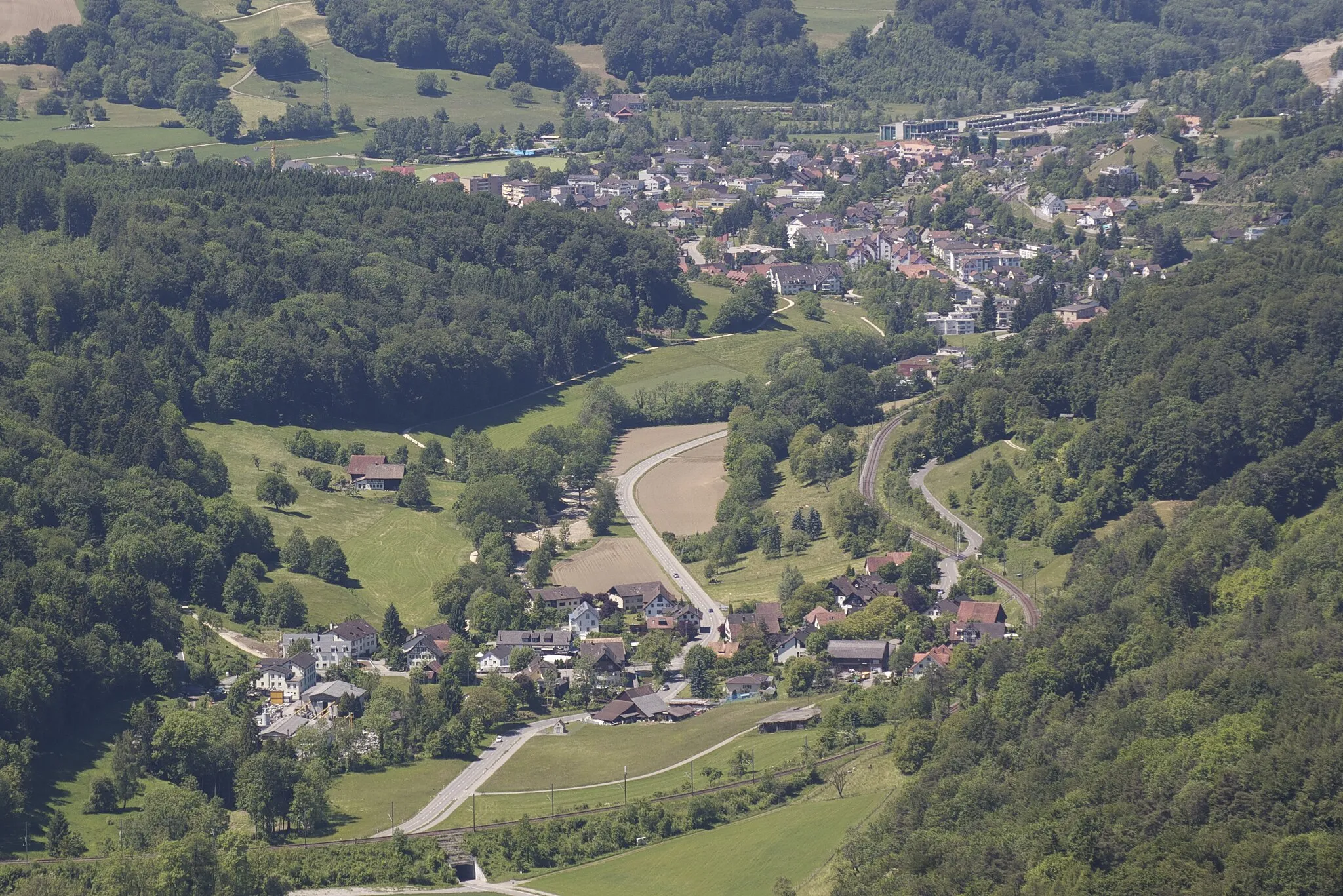 Photo showing: Blick vom Aussichtsturm Ůto Kulm über Landikon auf Birmensdorf.