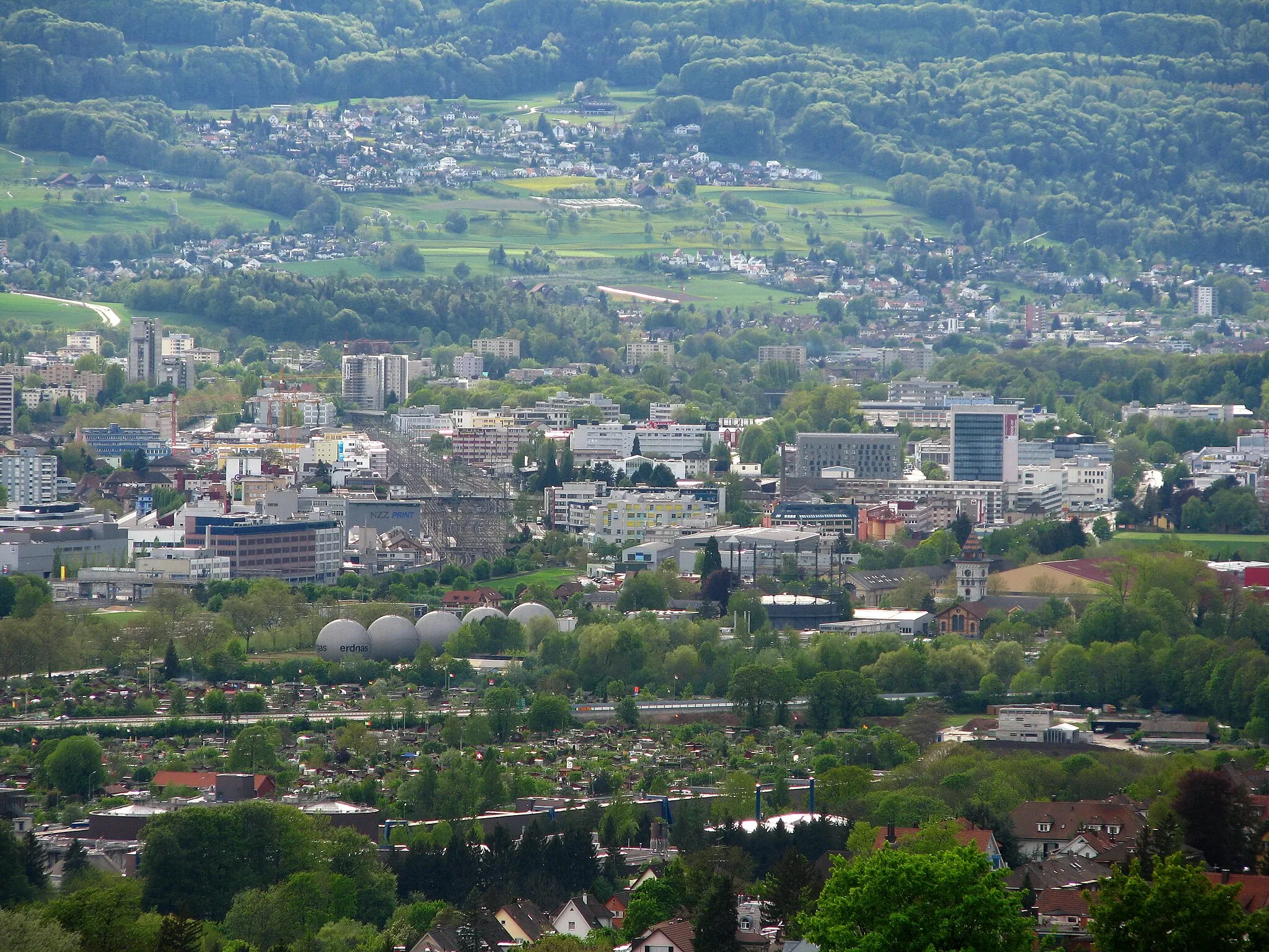 Photo showing: Schlieren, Bergdietikon (to the left) and Dietikon (to the right) in Limmtatal, seen from Käferberg-Waidberg in Zürich