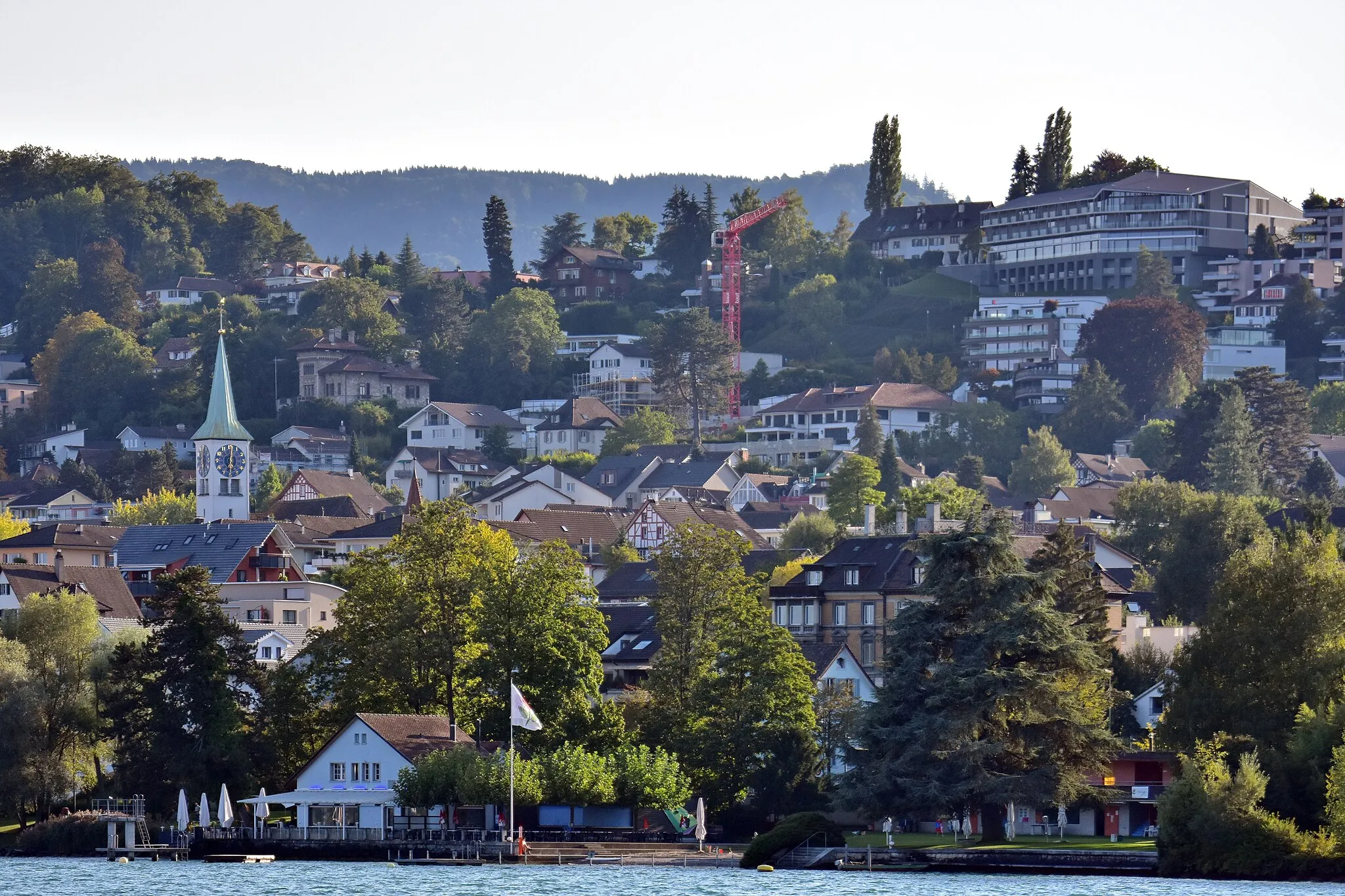 Photo showing: Rüschlikon as seen from ZSG ship MS Helvetia on Zürichsee in Switzerland