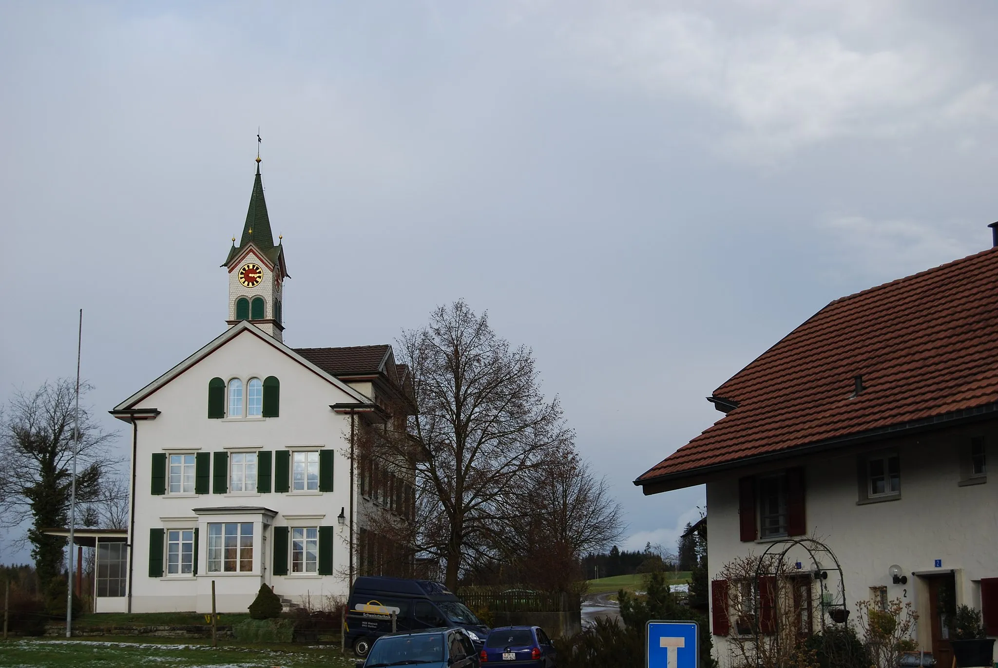 Photo showing: School at Bertschikon, canton of Zürich, Switzerland