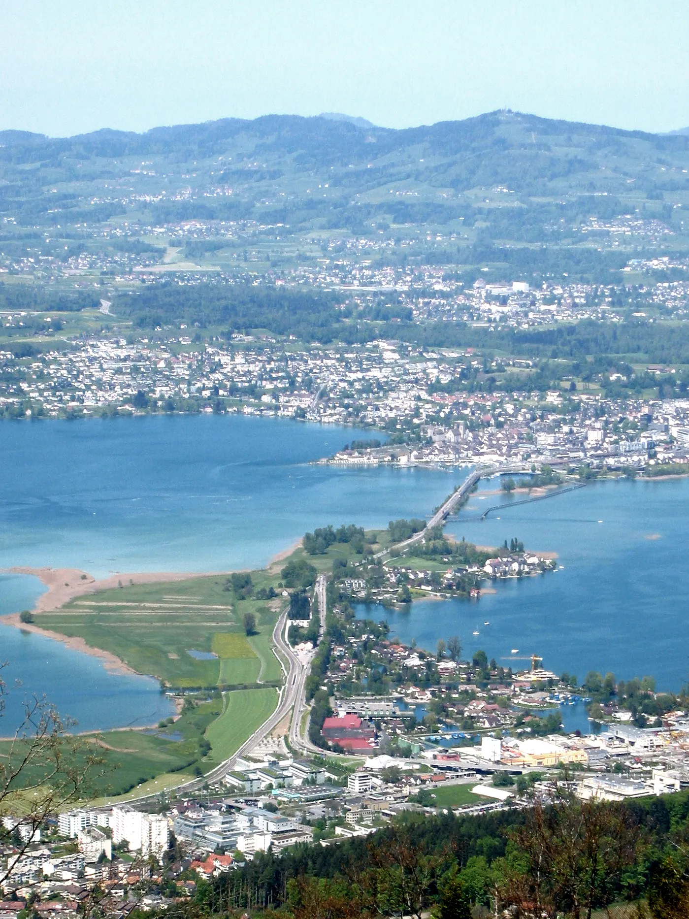 Photo showing: Seedamm Rapperswil vom Etzel aus gesehen